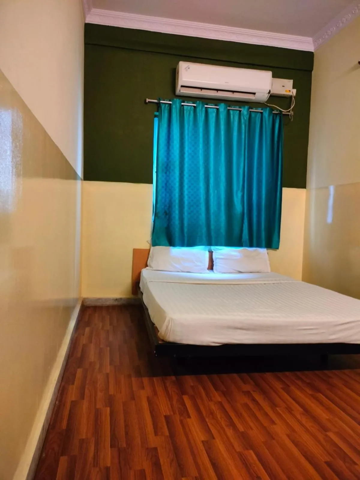 Bedroom, Bed in Goldhorn Hotels & Banquet Mehdipatnam Near St Ann's college