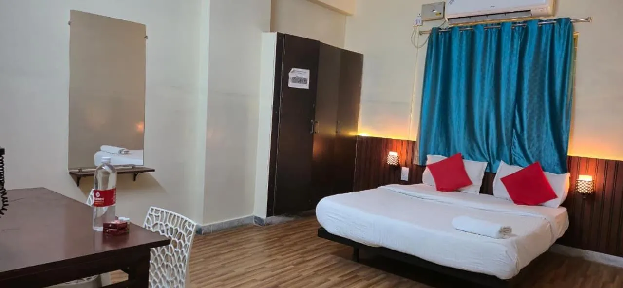 Photo of the whole room, Bed in Goldhorn Hotels & Banquet Mehdipatnam Near St Ann's college