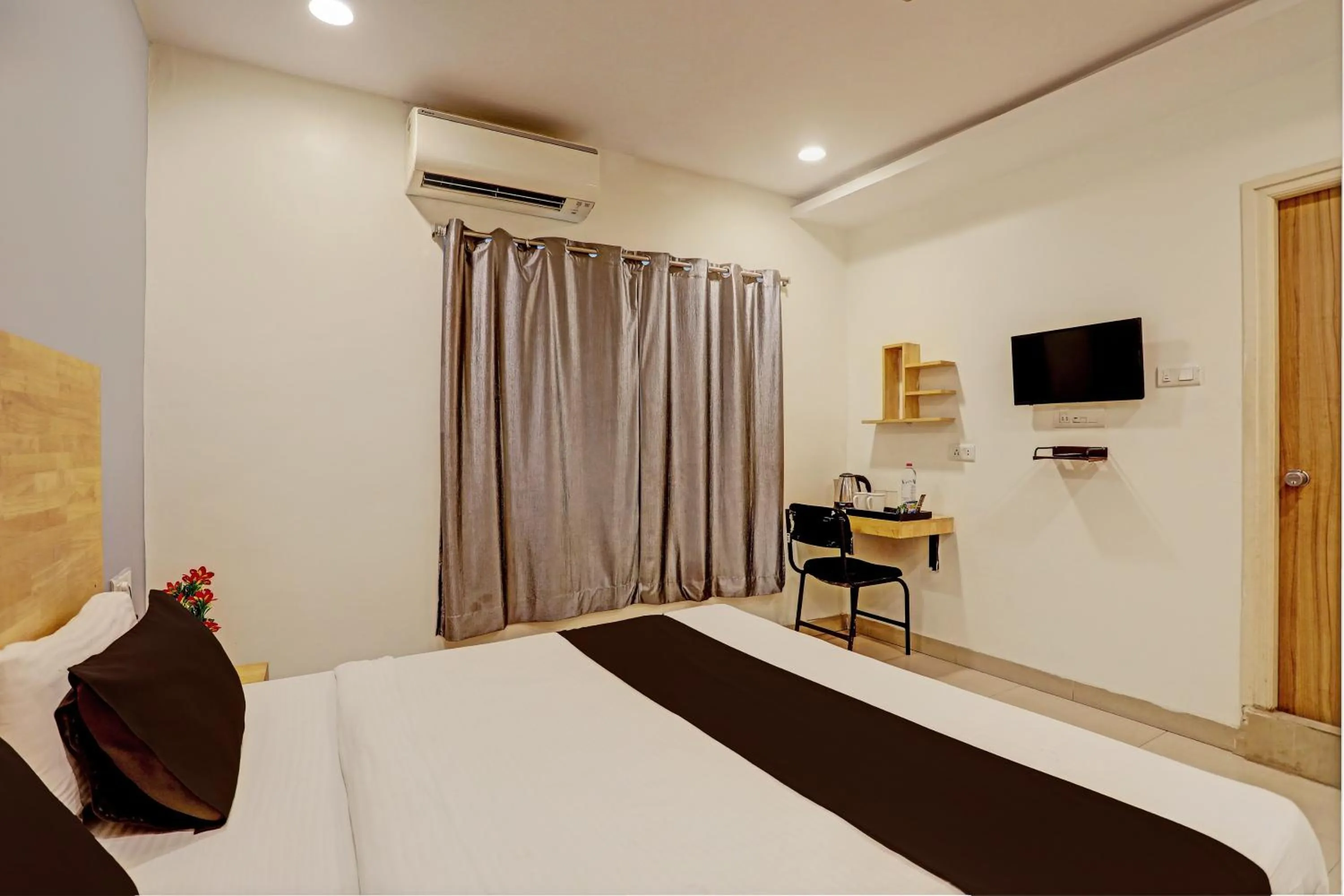 Bedroom, Bed in OYO 76687 HYD620-MOCA