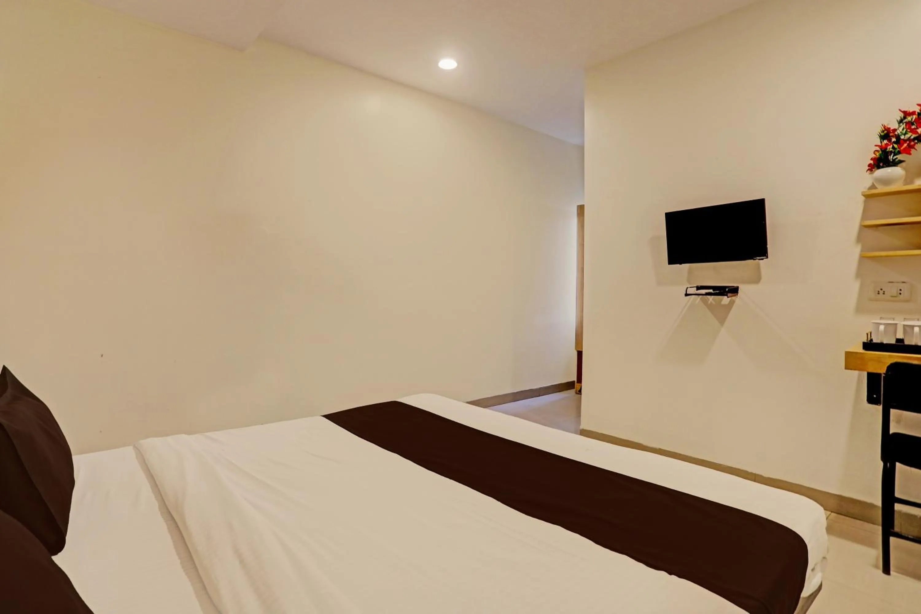 Bedroom, Bed in OYO 76687 HYD620-MOCA