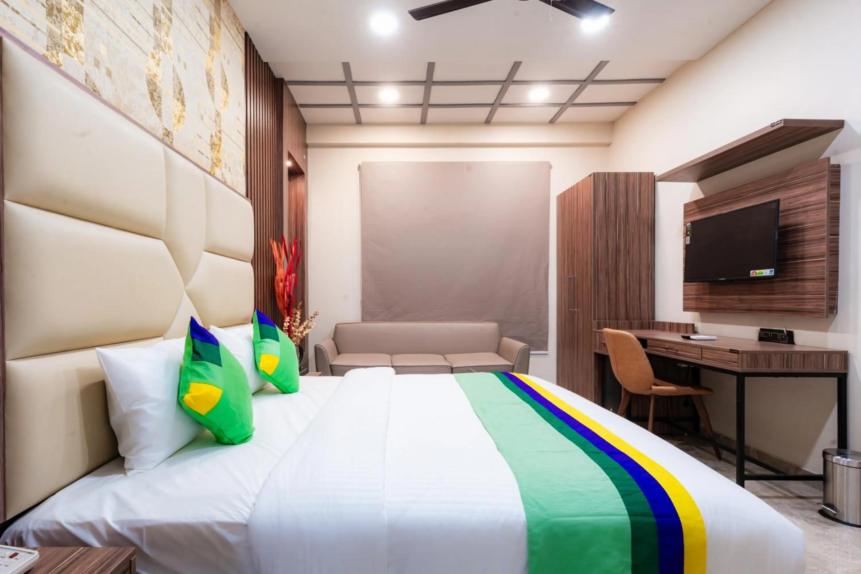 Bedroom, Bed in Treebo City Center