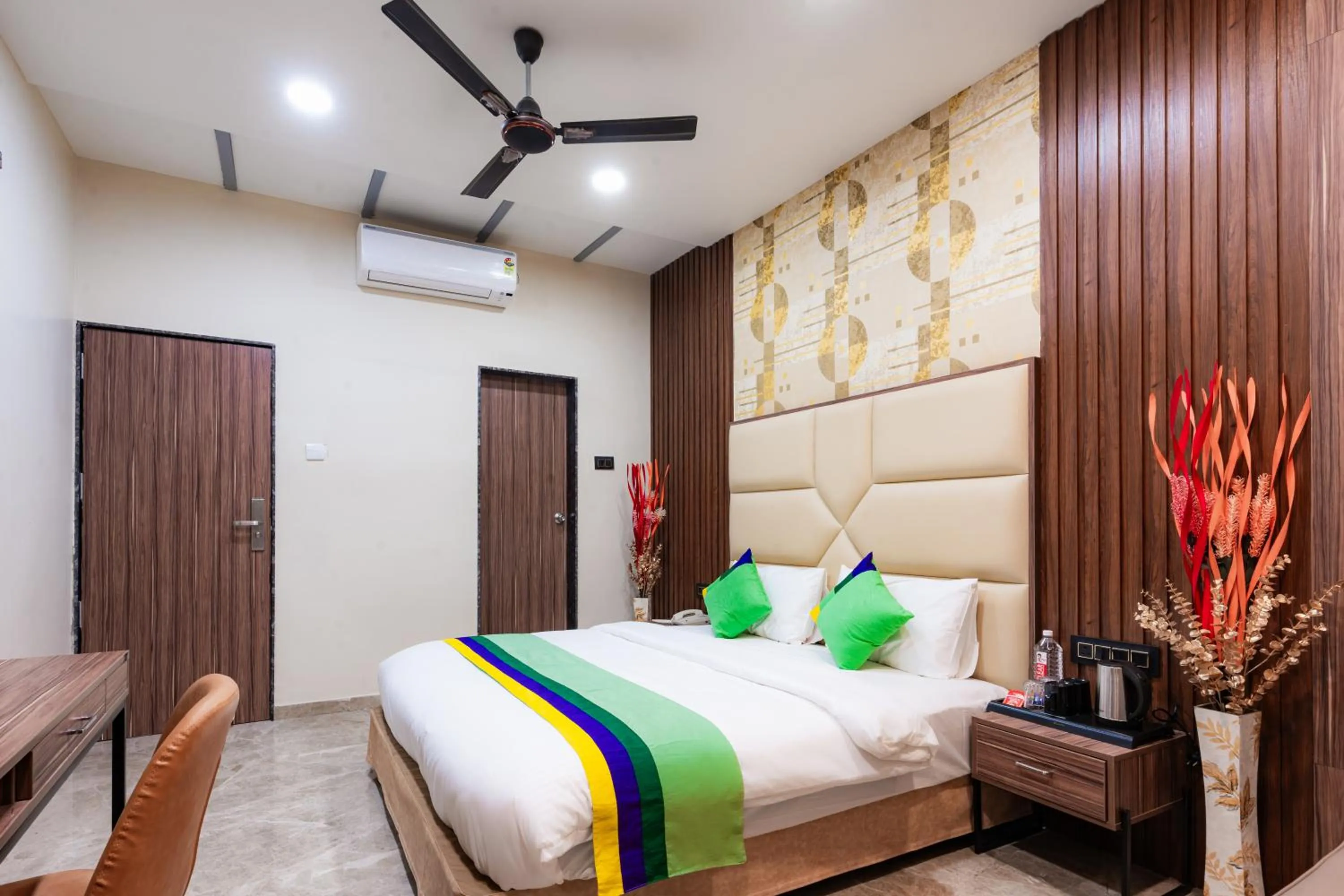 Bedroom, Bed in Treebo City Center