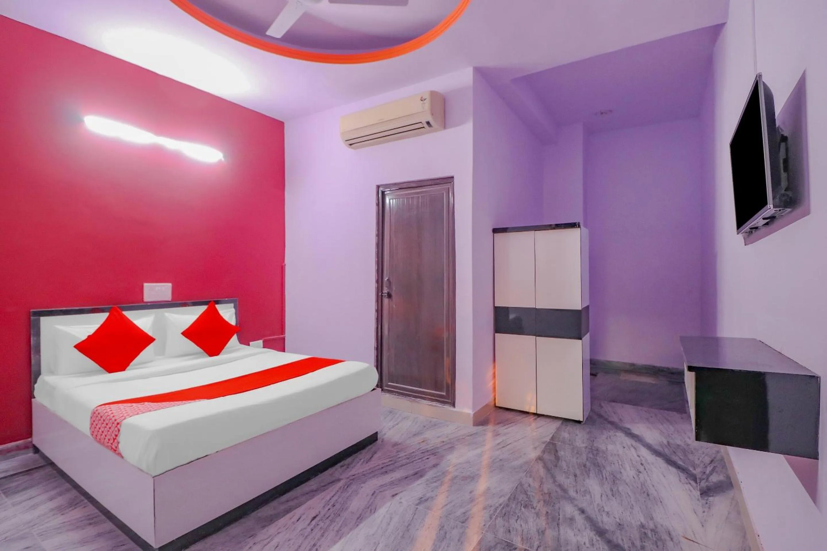 Bedroom, Bed in Hotel O Primrose Hotel's Near Noida Sector 76 Metro Station