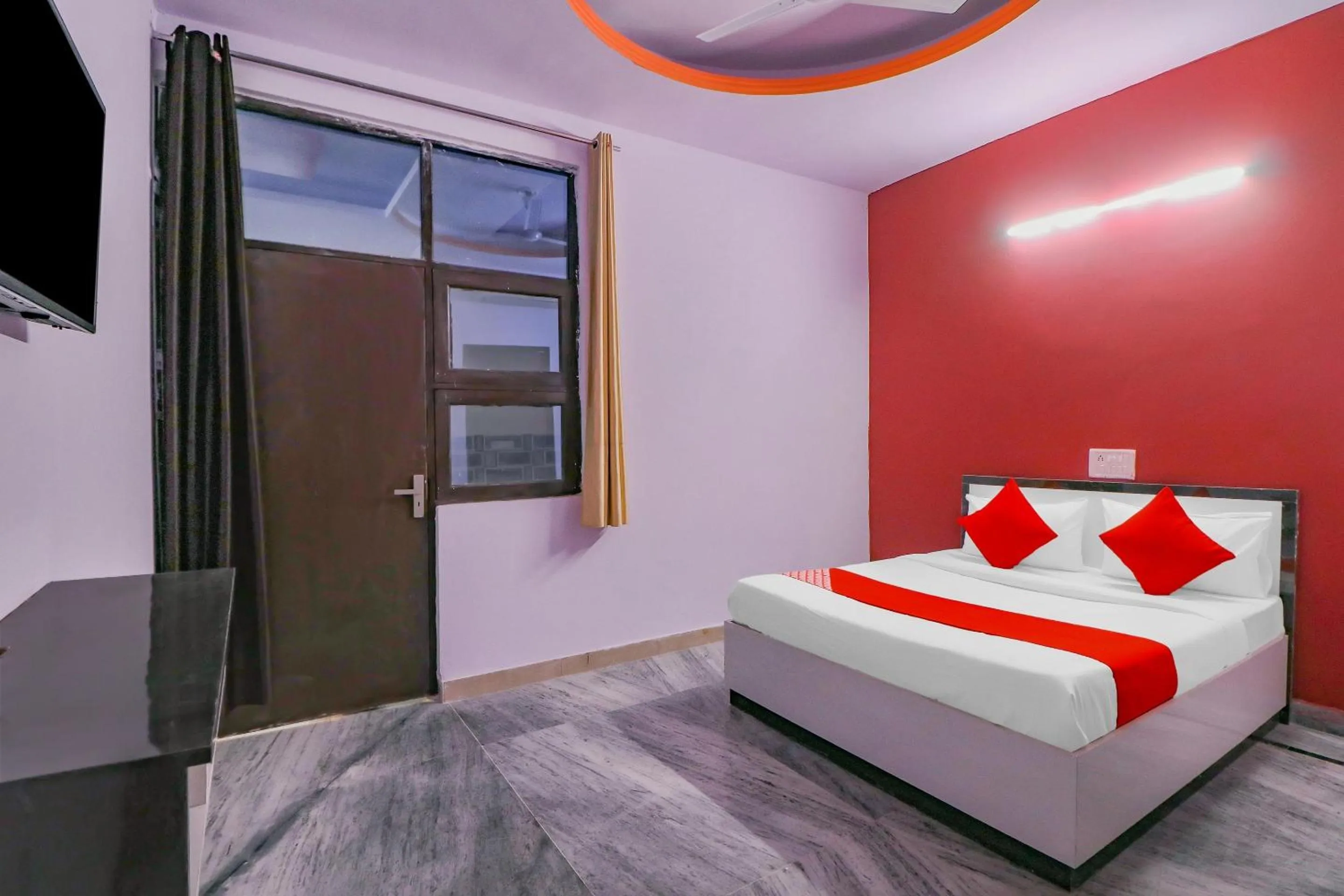 Bedroom, Bed in Hotel O Primrose Hotel's Near Noida Sector 76 Metro Station
