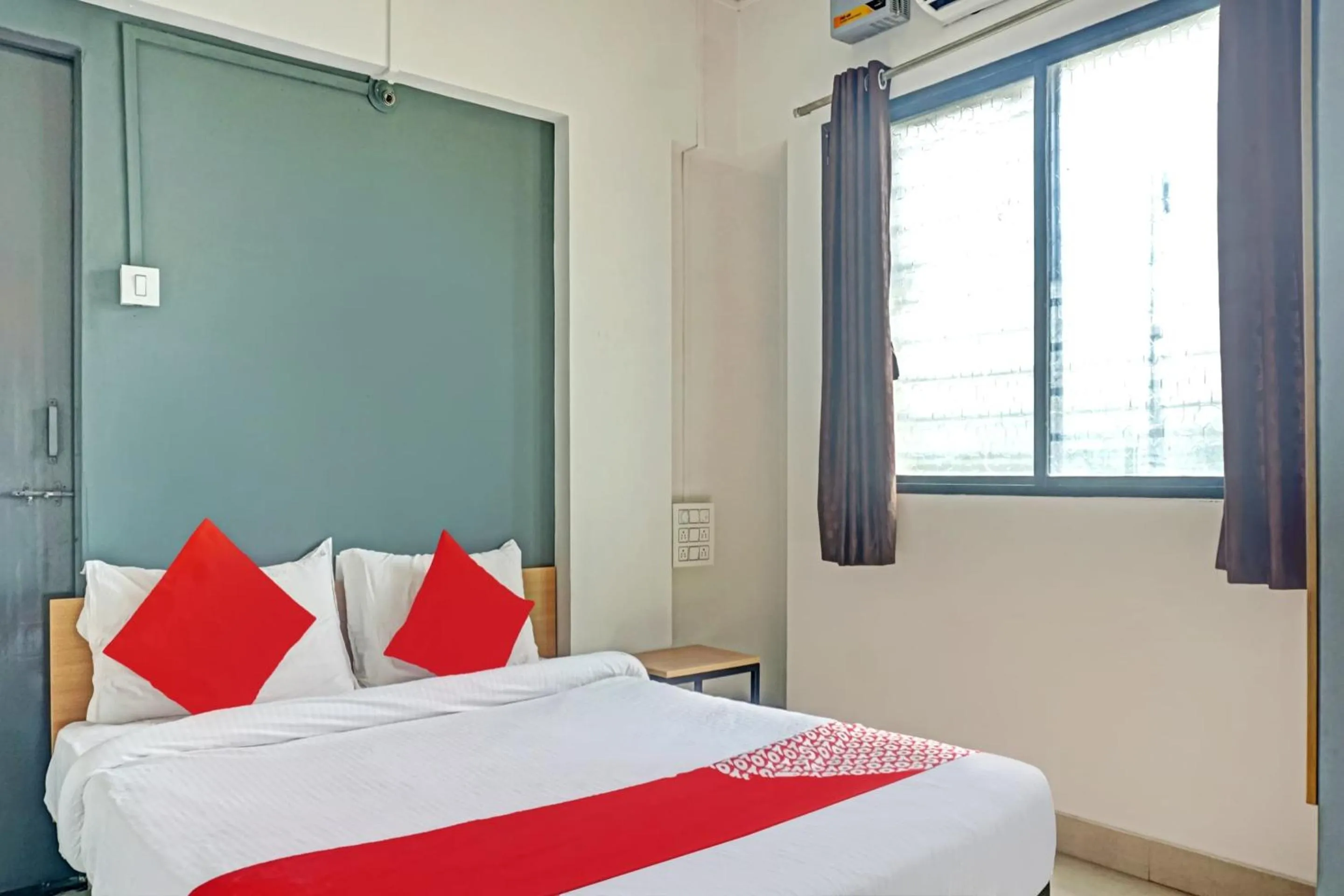 Facade/entrance in Hotel O Green Leaves