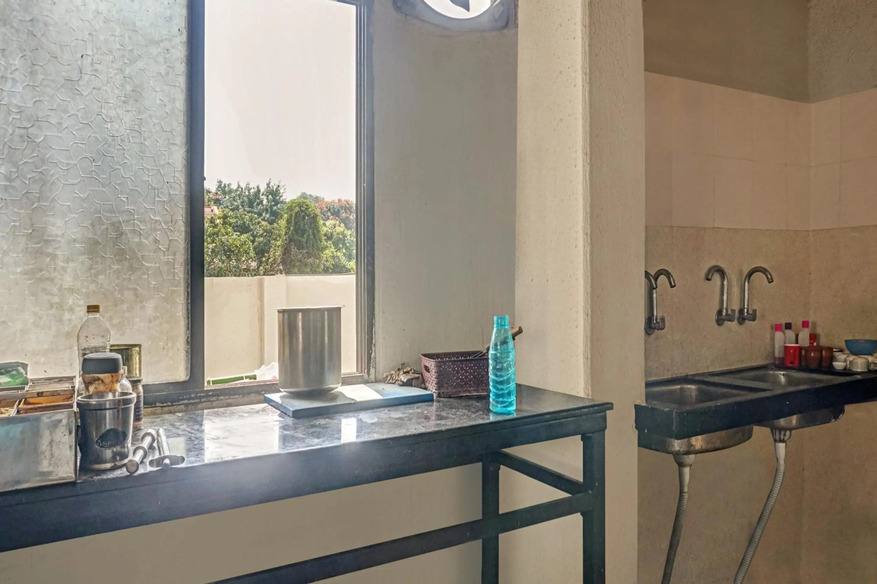 Kitchen or kitchenette in Hotel O Green Leaves