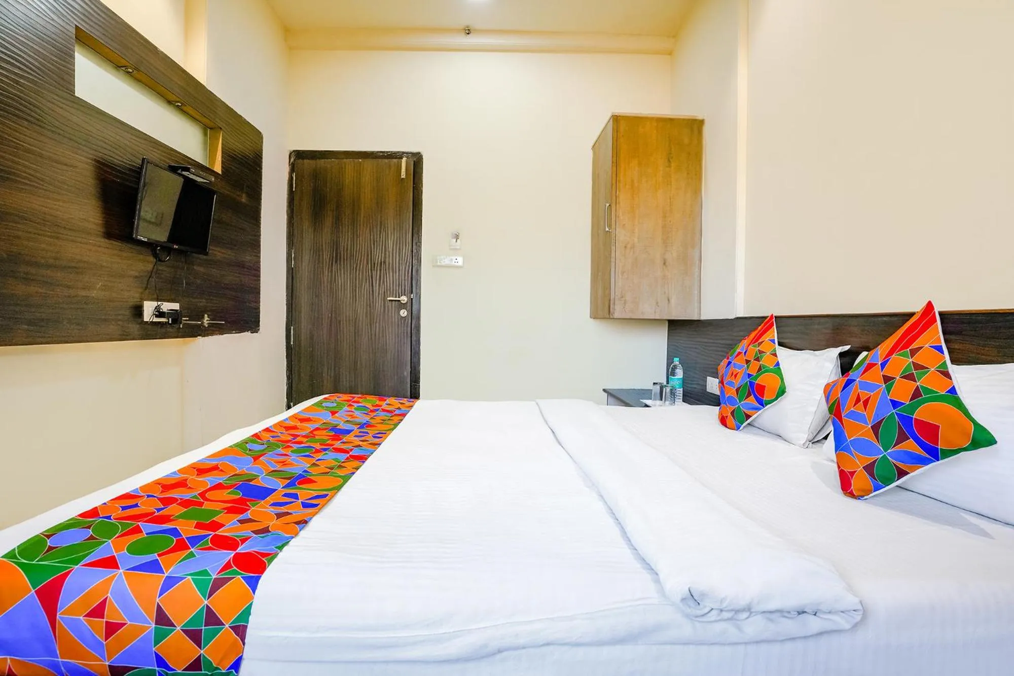 TV and multimedia, Bed in FabHotel Regent Inn - Nr SkyWalk Bridge