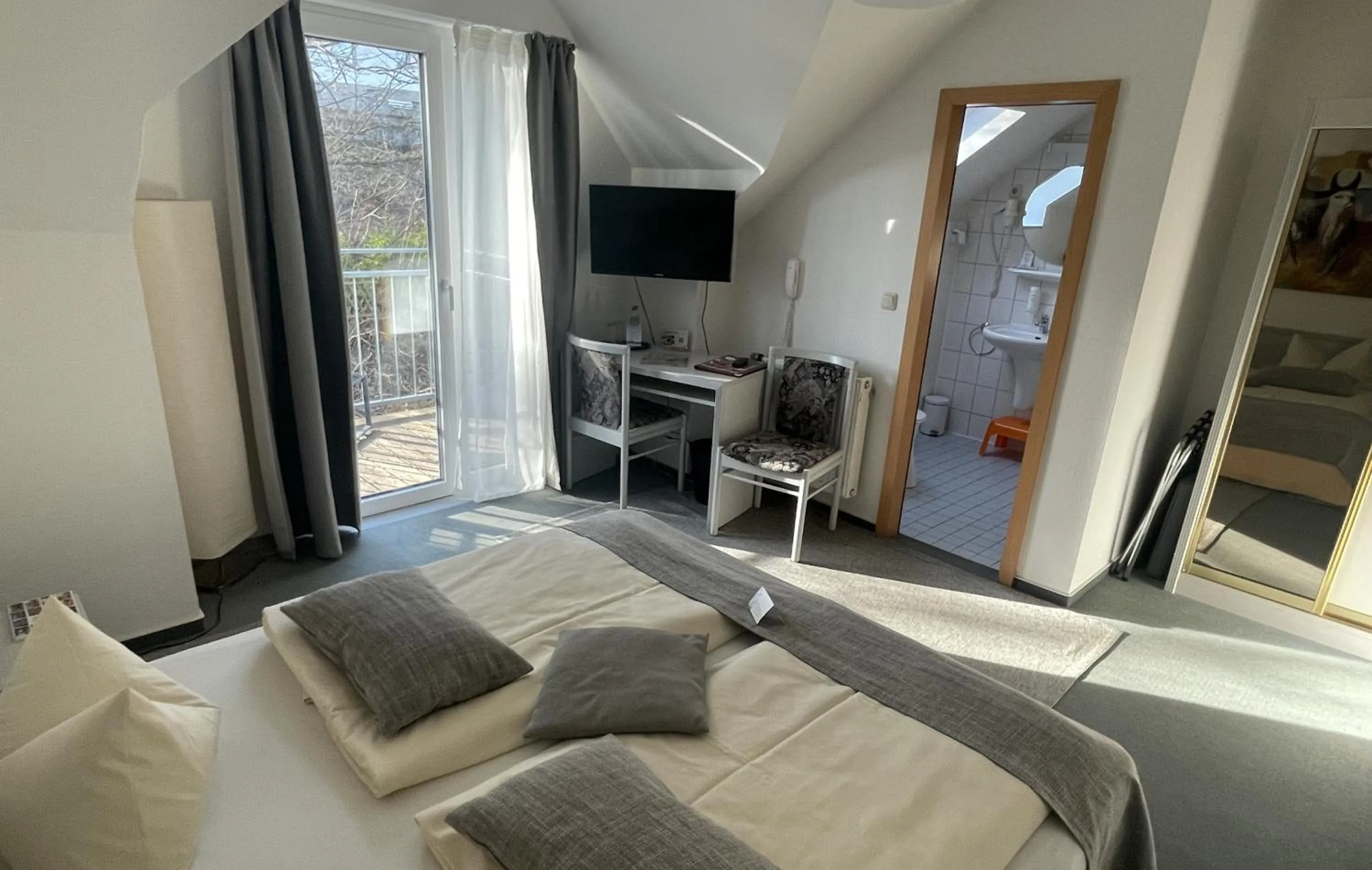 Photo of the whole room, Bed in Akzent Berghotel Rosstrappe