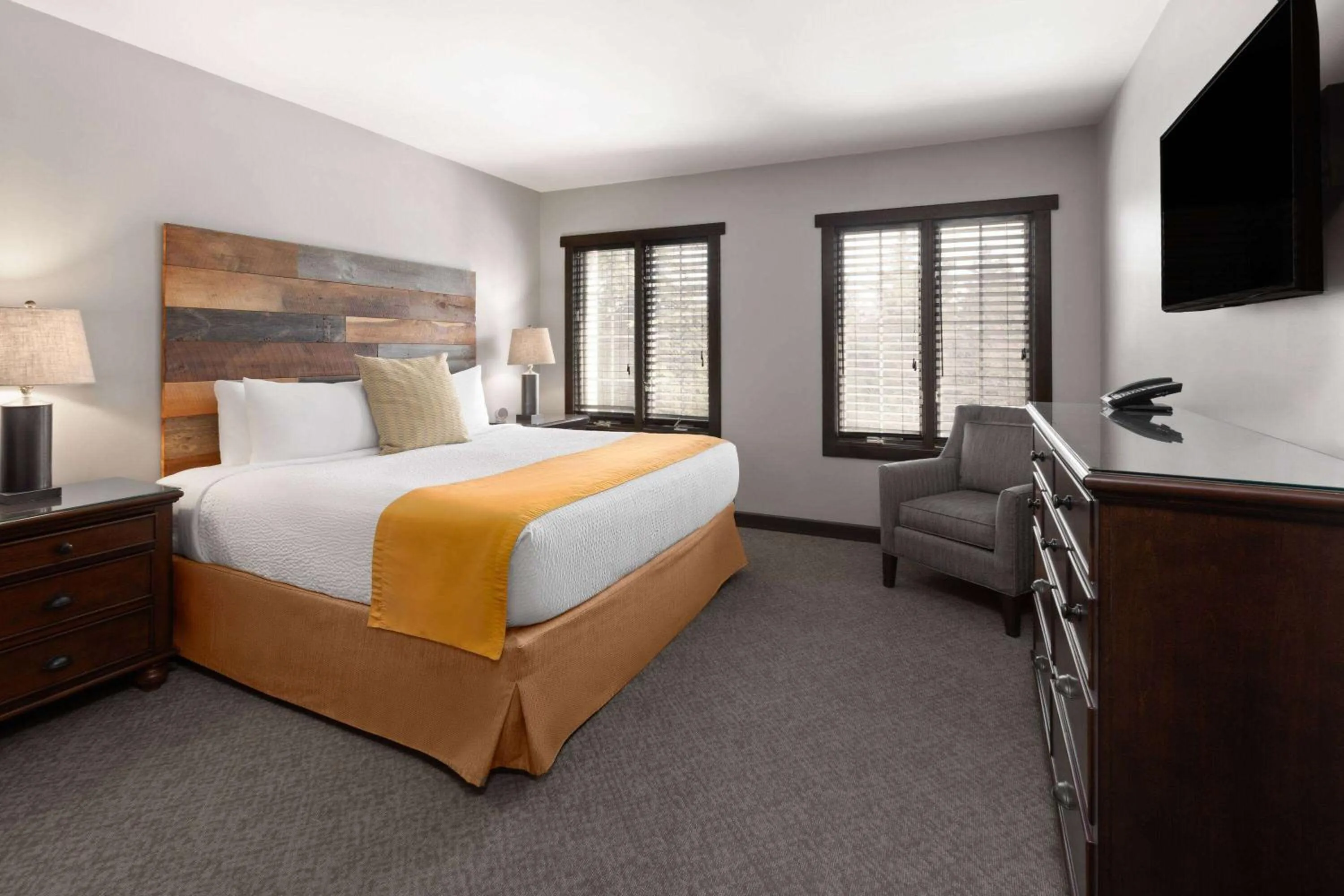 Photo of the whole room, Bed in Corduroy Inn and Lodge, Trademark Collection by Wyndham