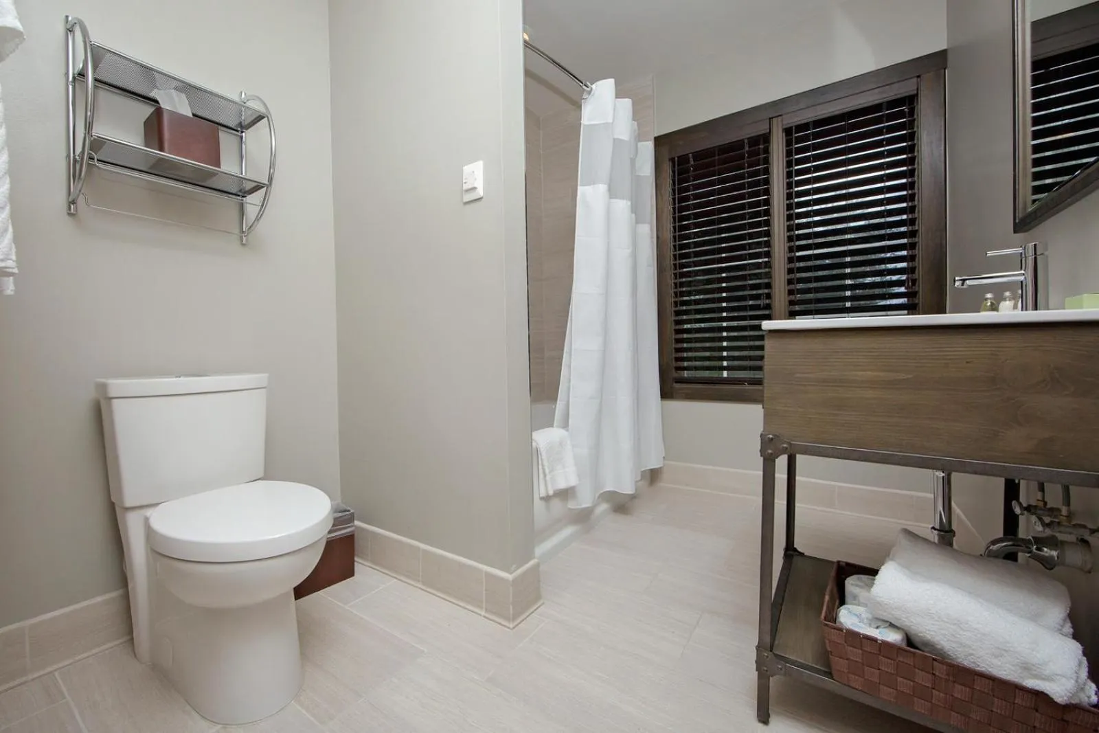 Bathroom in Corduroy Inn and Lodge, Trademark Collection by Wyndham