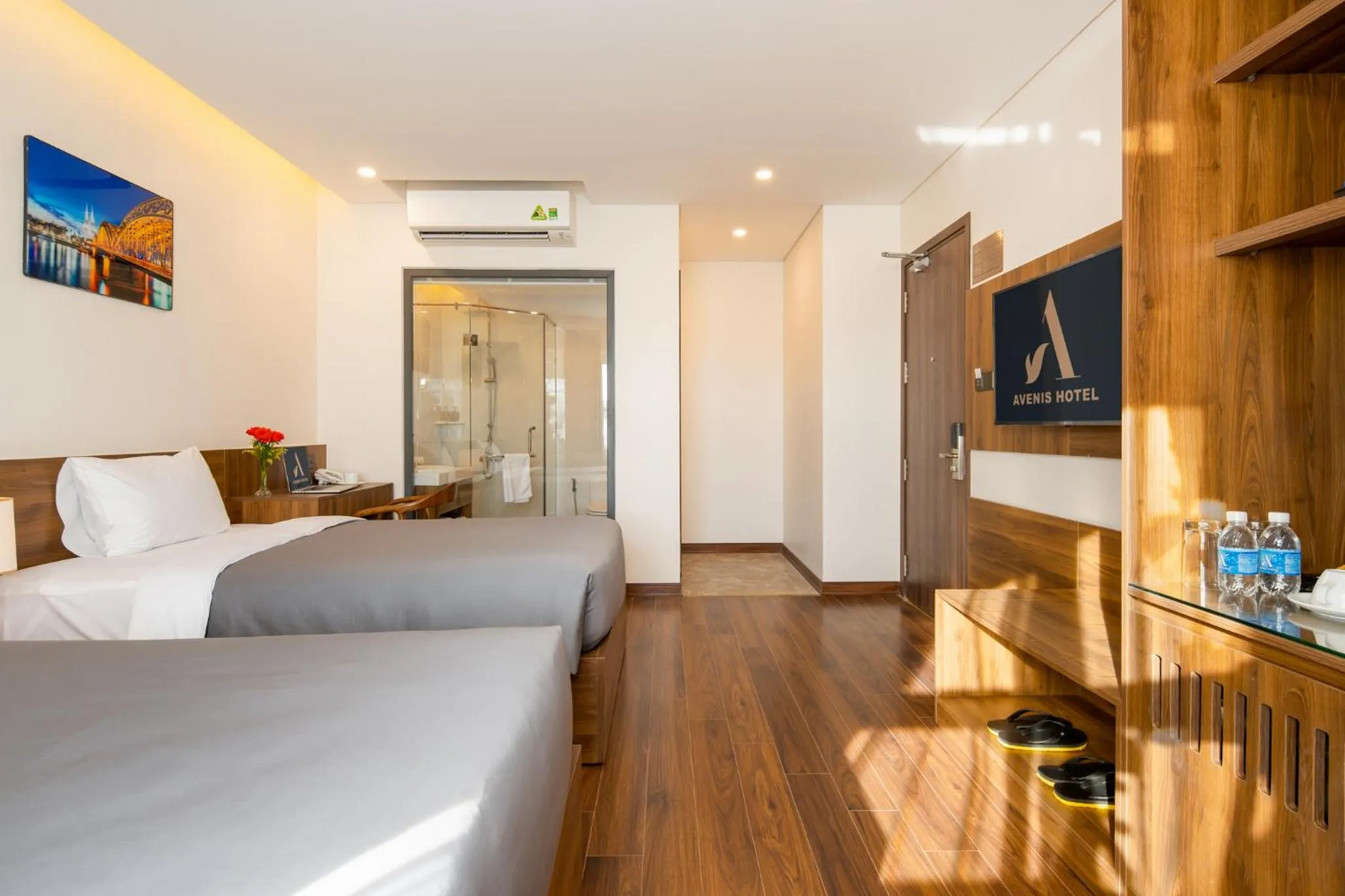 City view, Bed in Avenis Hotel