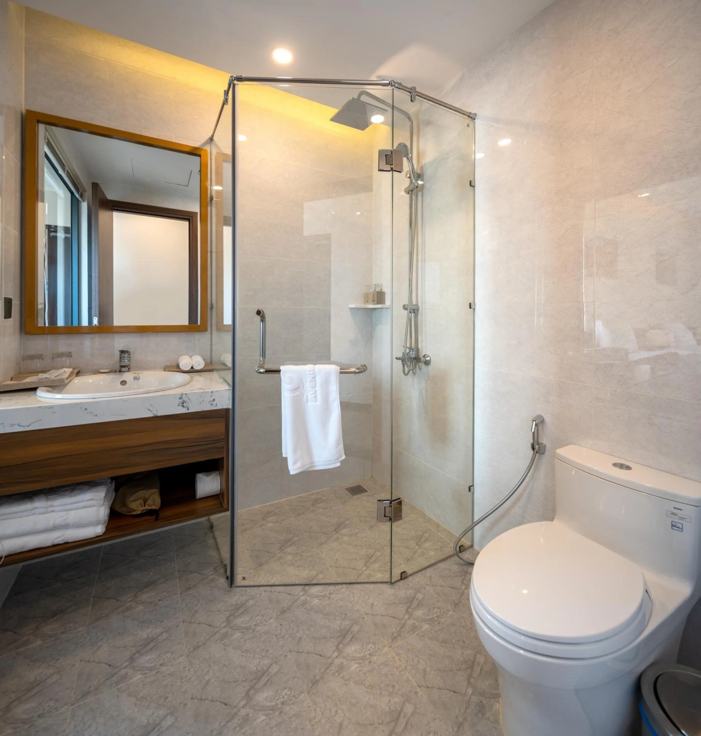 Bathroom in Avenis Hotel