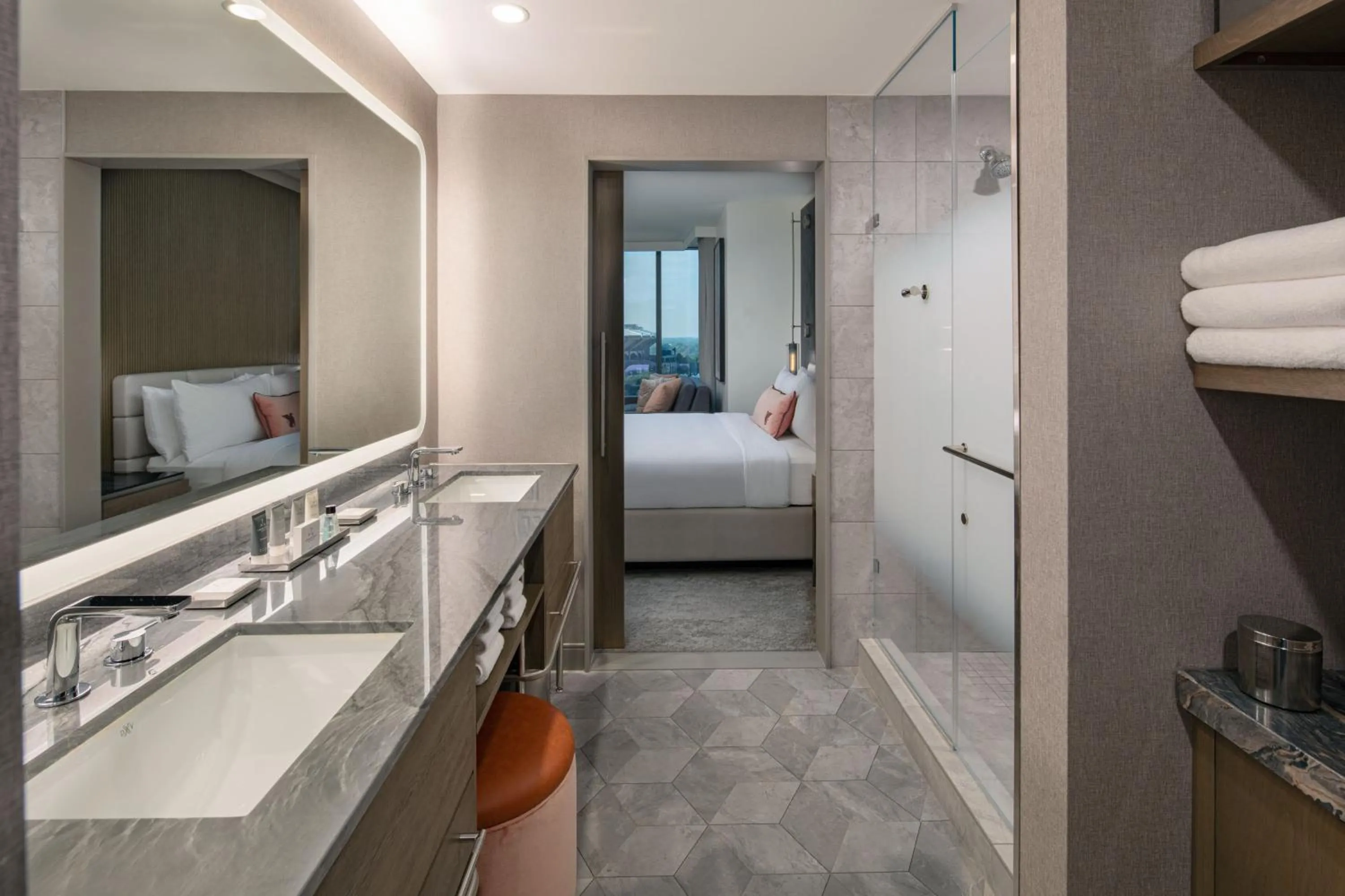 Photo of the whole room, Bed in JW Marriott Charlotte