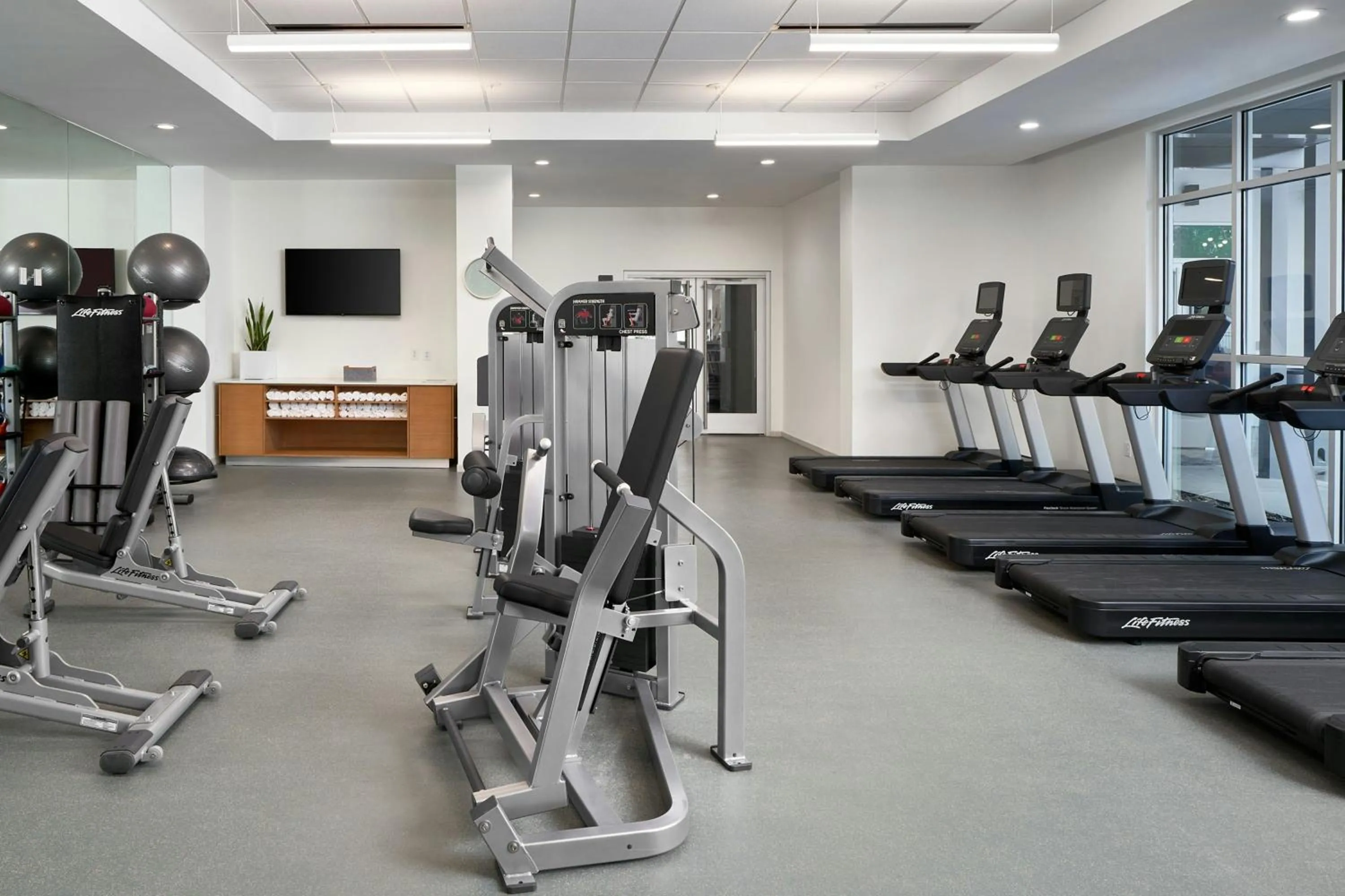 Fitness centre/facilities in Aloft Orlando International Drive by Marriott