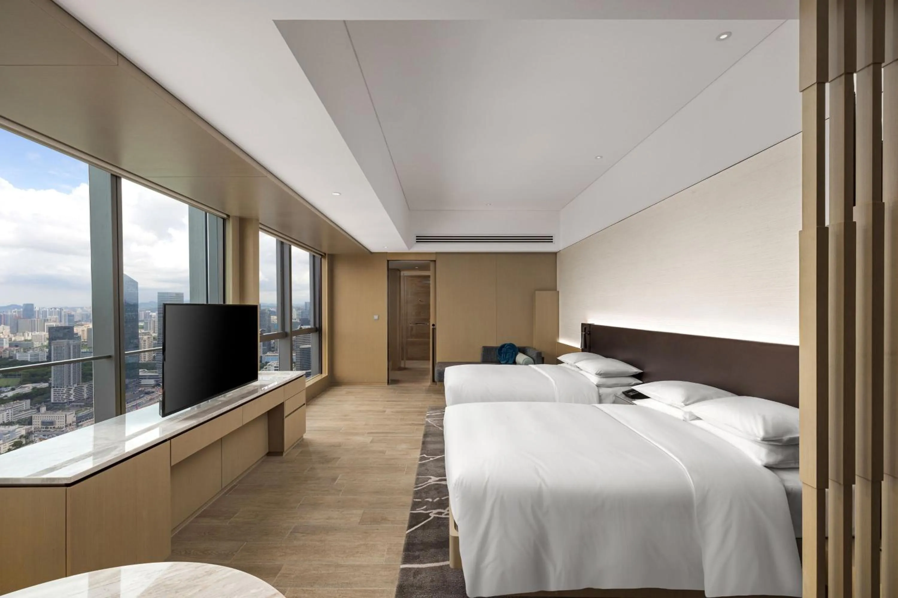 Photo of the whole room, Bed in Renaissance Shenzhen Bay Hotel