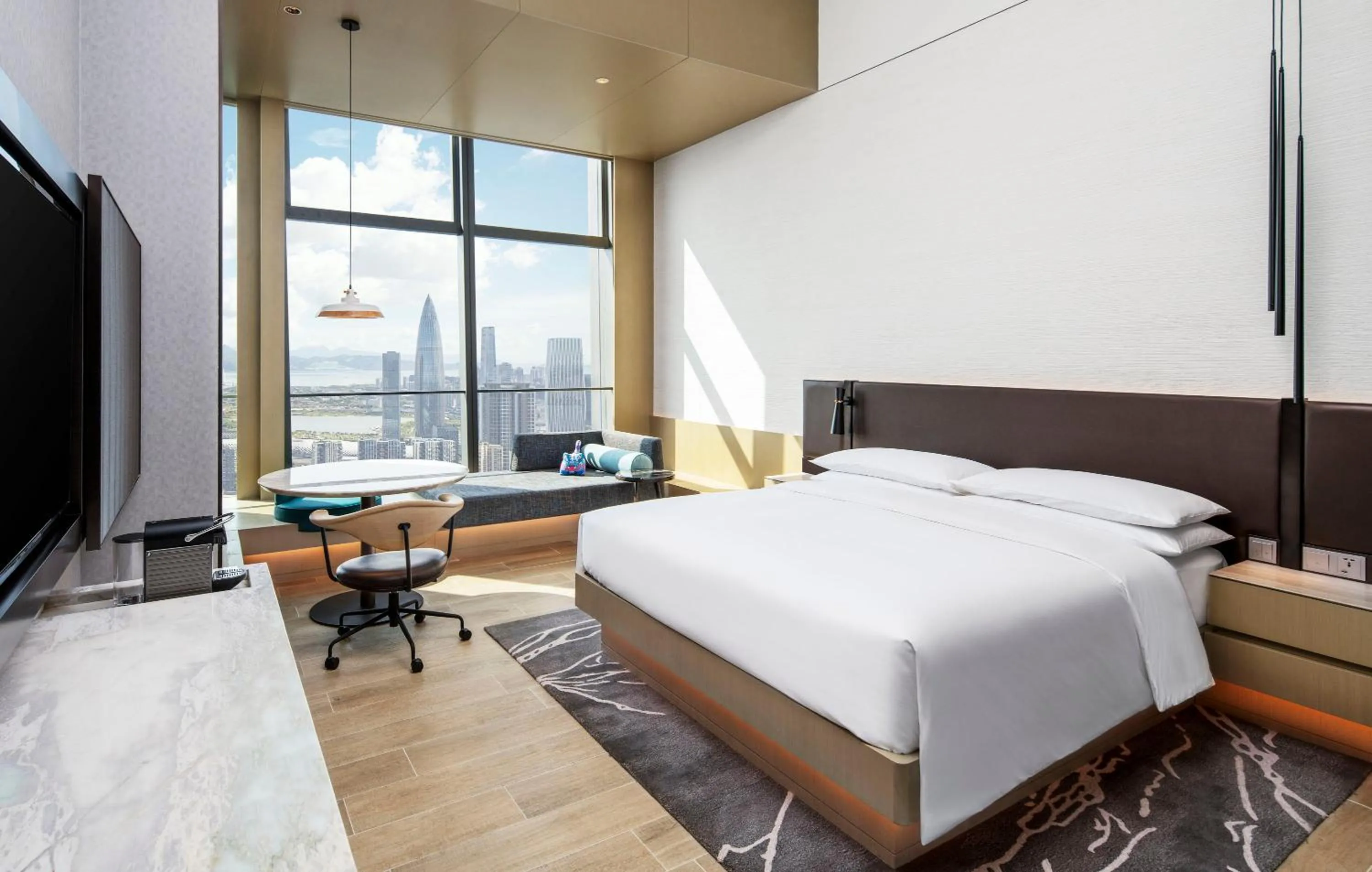 Photo of the whole room, Bed in Renaissance Shenzhen Bay Hotel