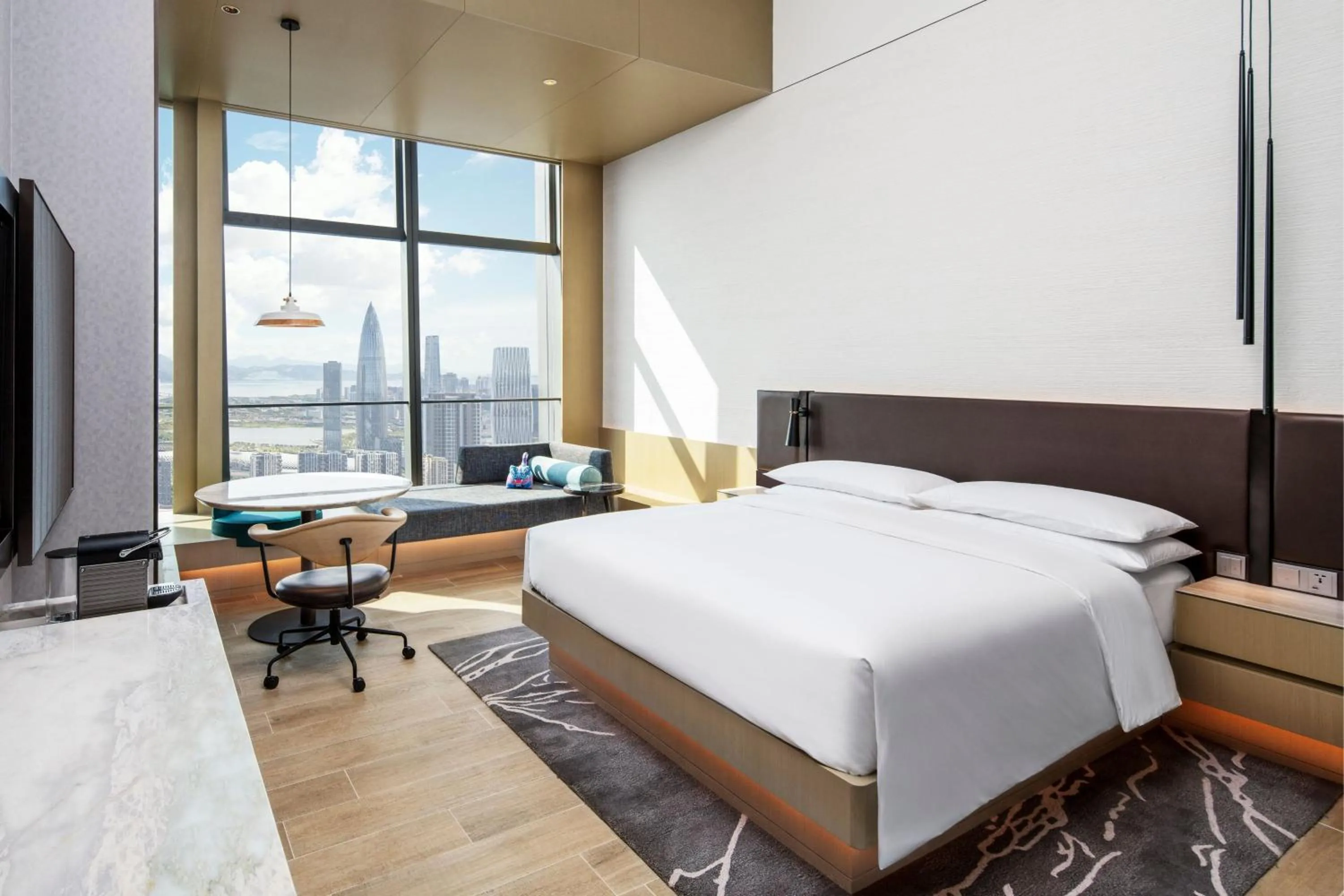 Photo of the whole room, Bed in Renaissance Shenzhen Bay Hotel