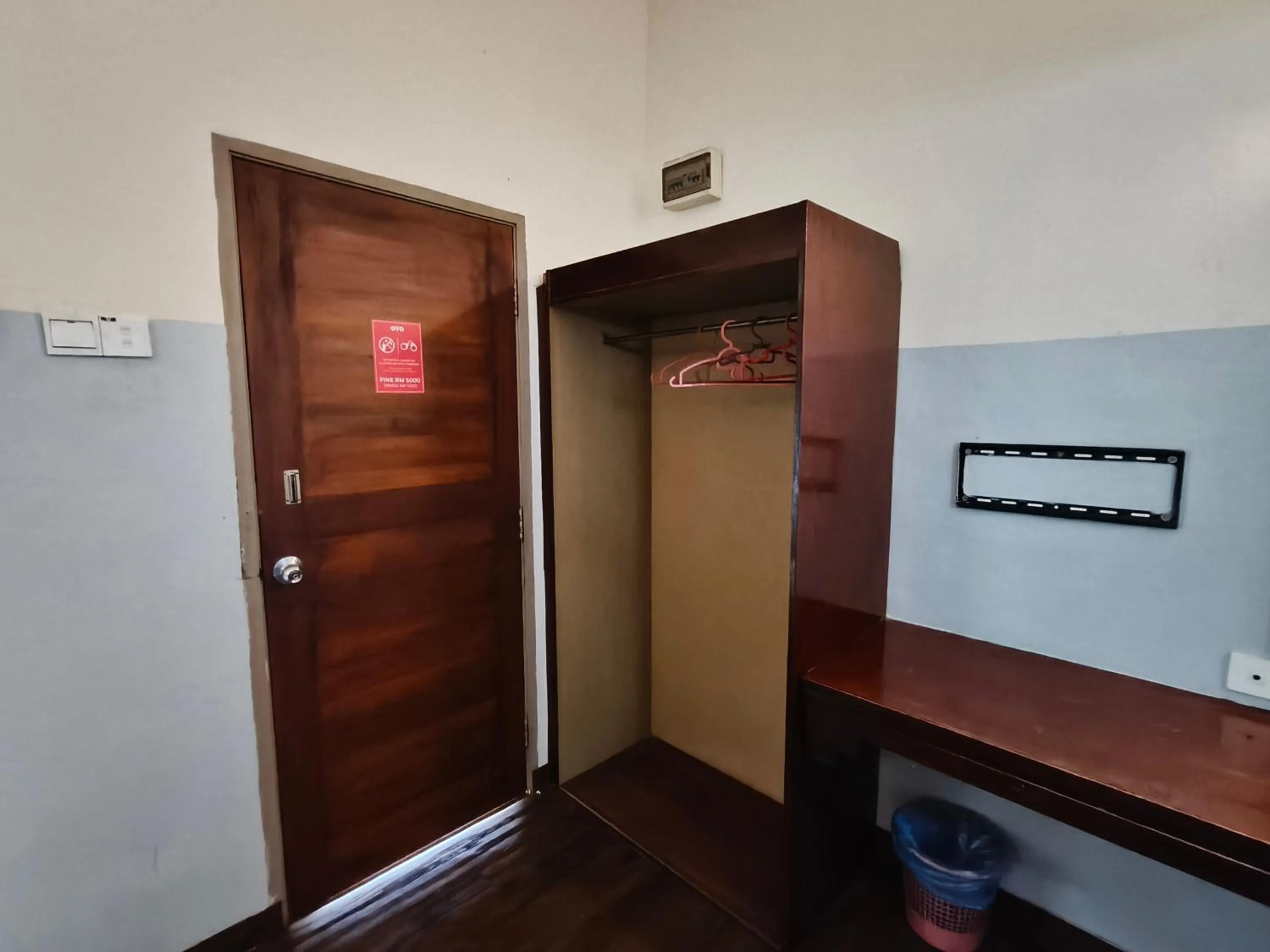 wardrobe in Cozzy Motel Malacca