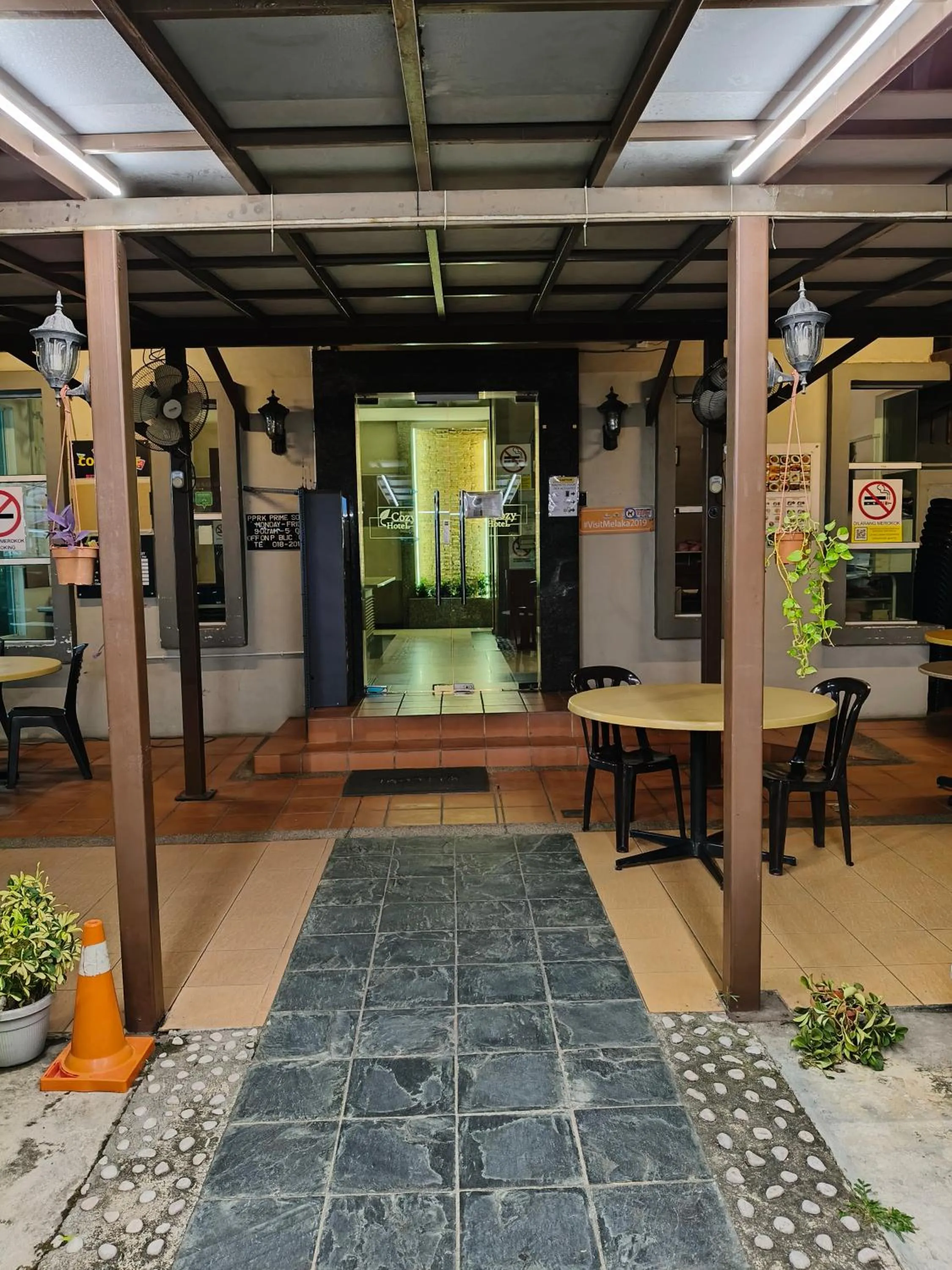 Facade/entrance in Cozzy Motel Malacca