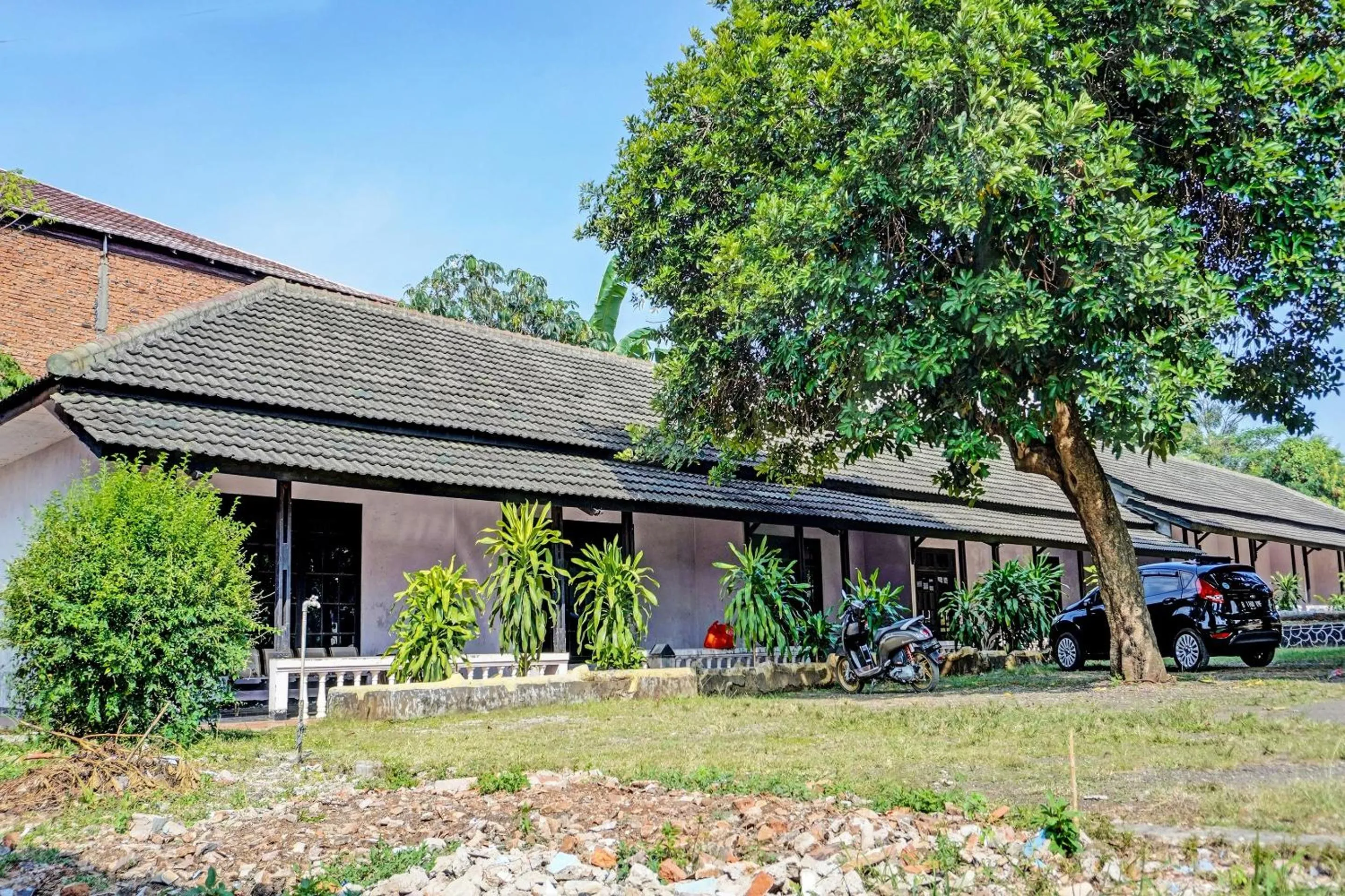 Facade/entrance in SPOT ON 91798 Hotel Grand Mutiara
