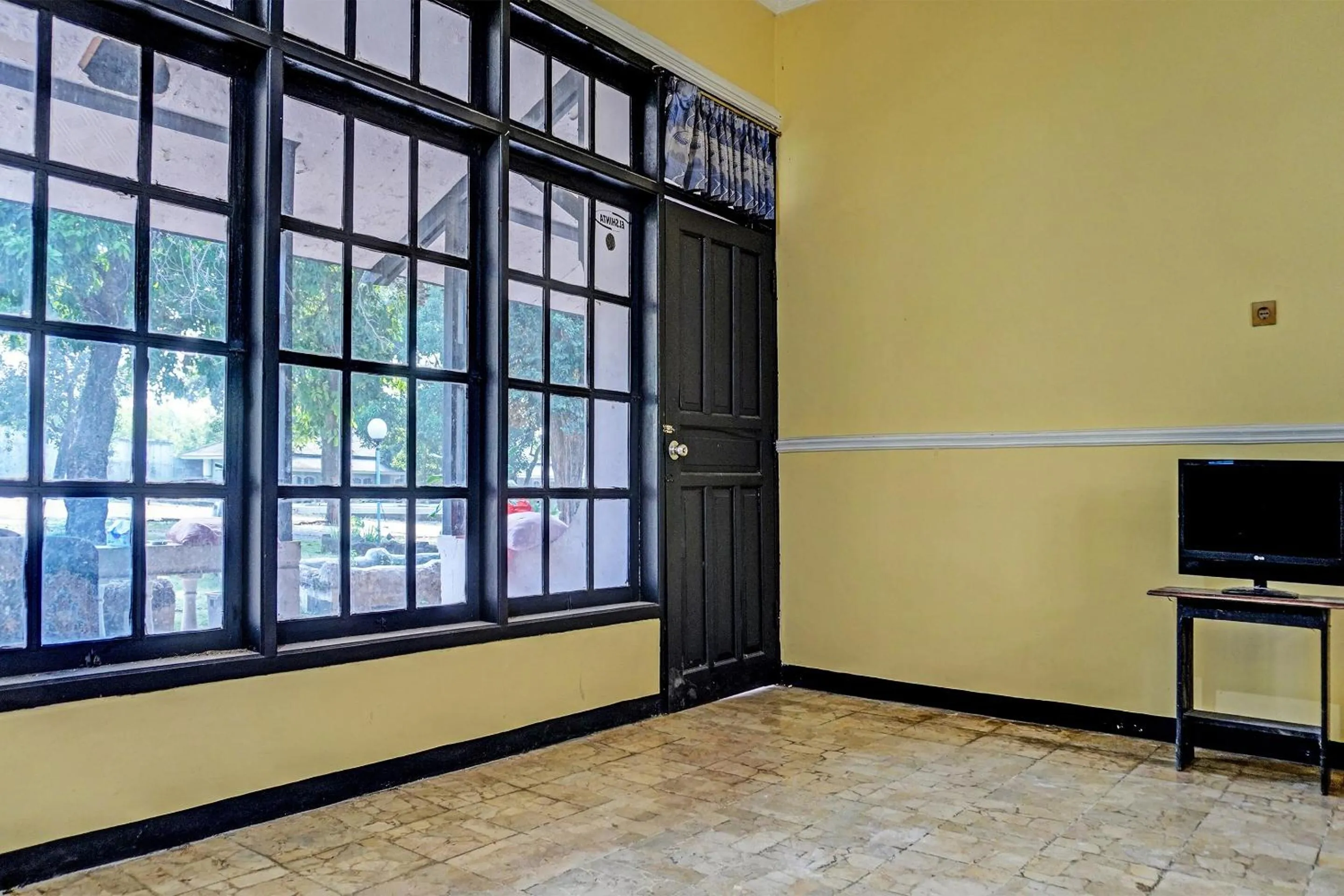 Bedroom in SPOT ON 91798 Hotel Grand Mutiara