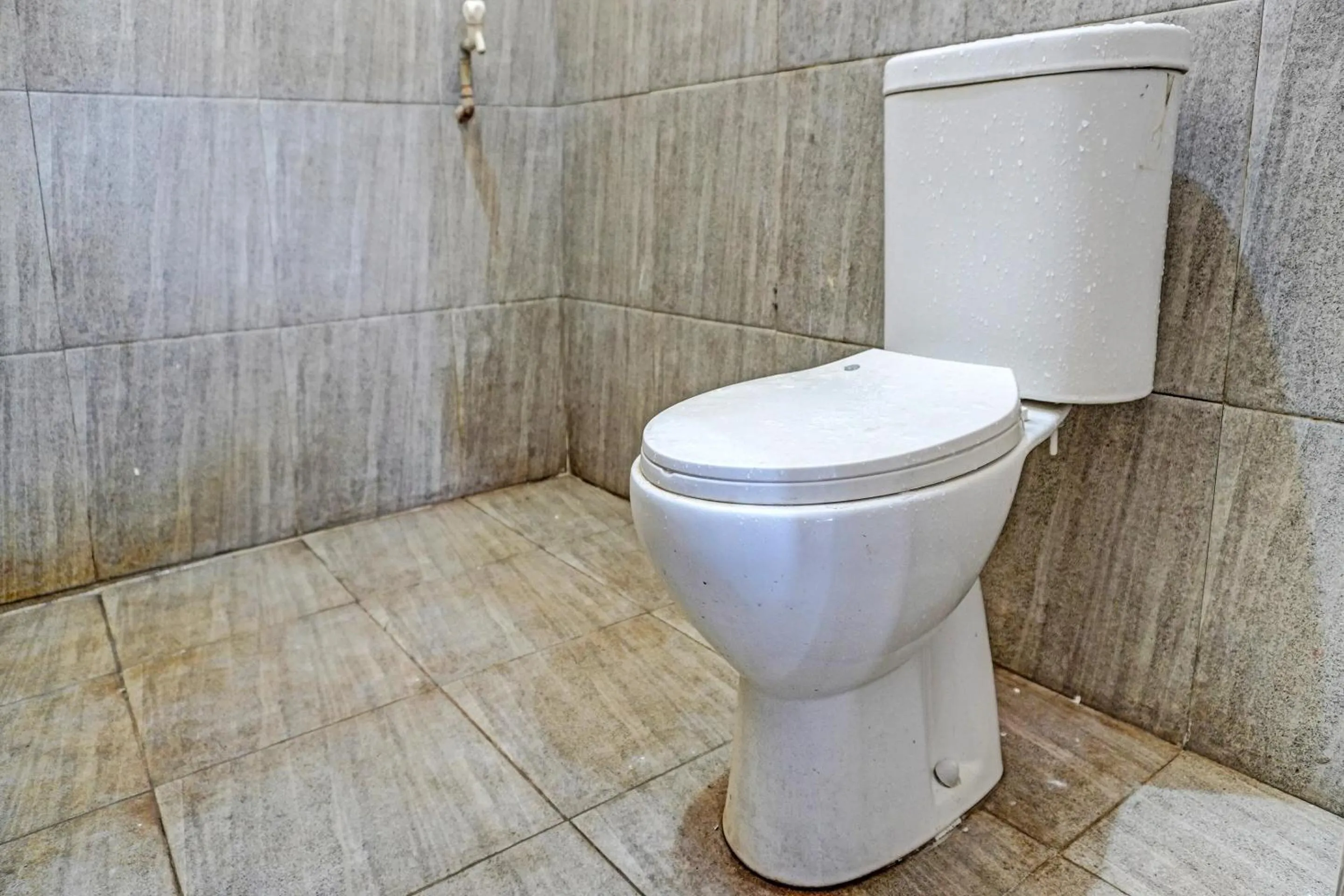 Bathroom in SPOT ON 91798 Hotel Grand Mutiara