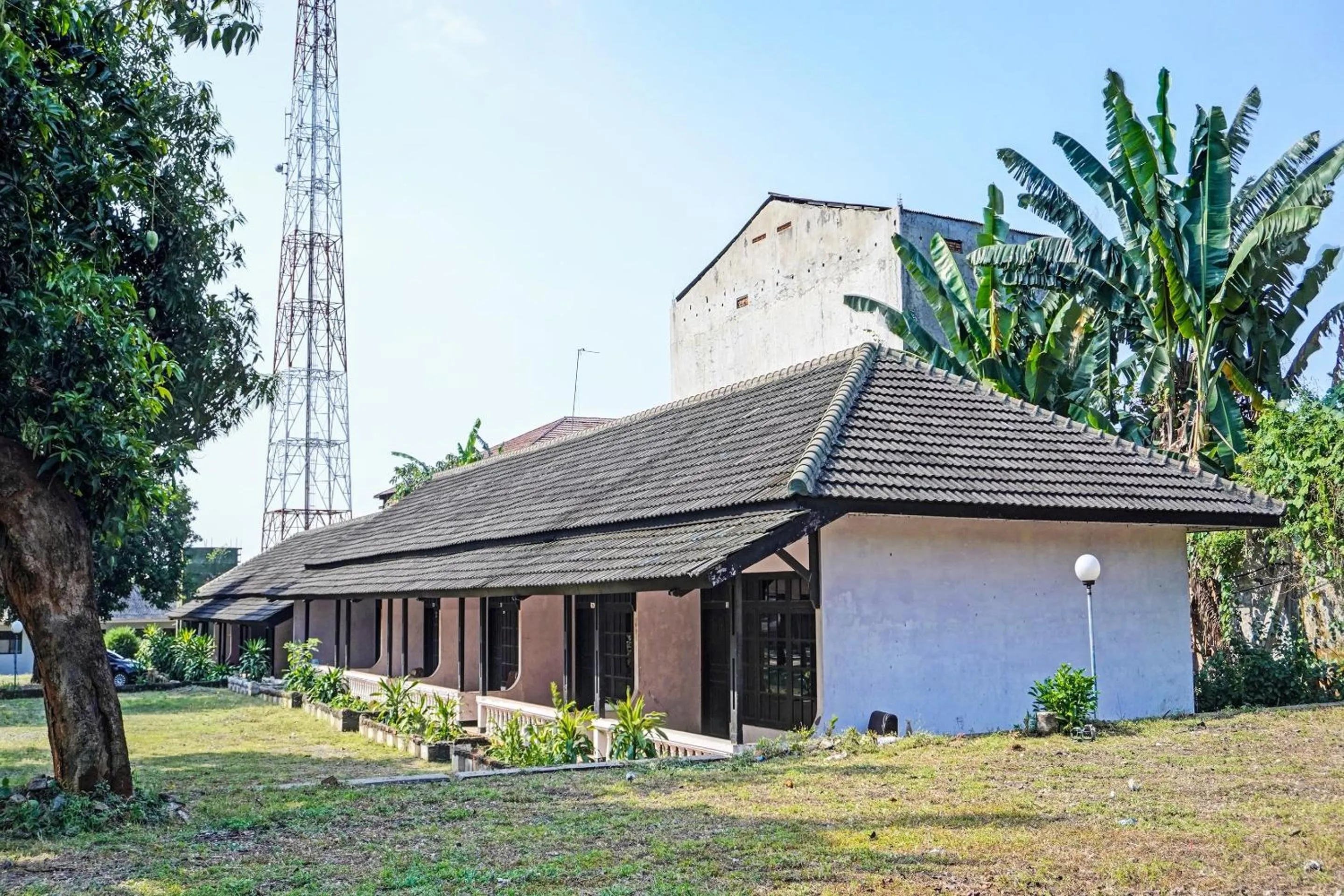 Facade/entrance in SPOT ON 91798 Hotel Grand Mutiara