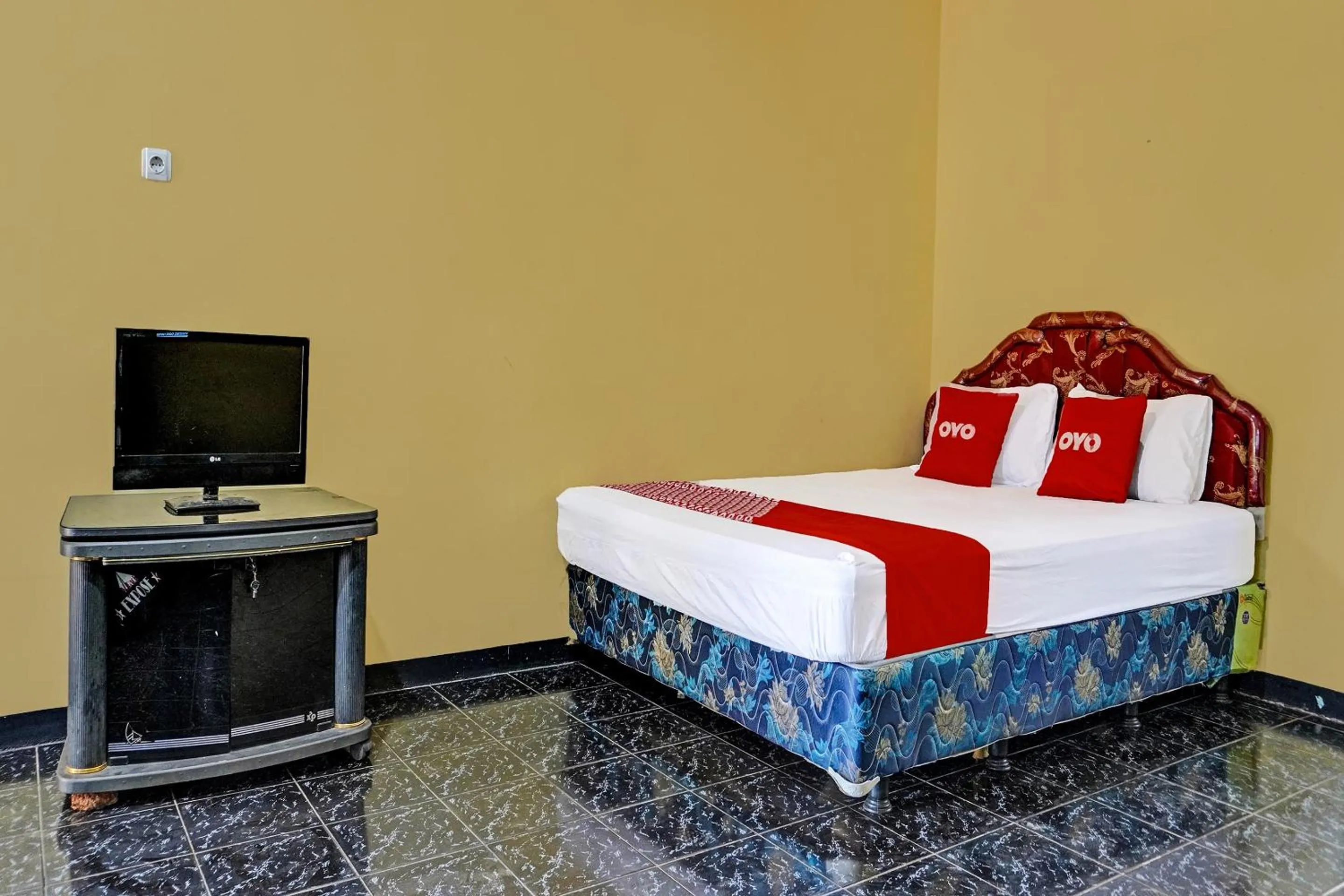 Bedroom in SPOT ON 91798 Hotel Grand Mutiara
