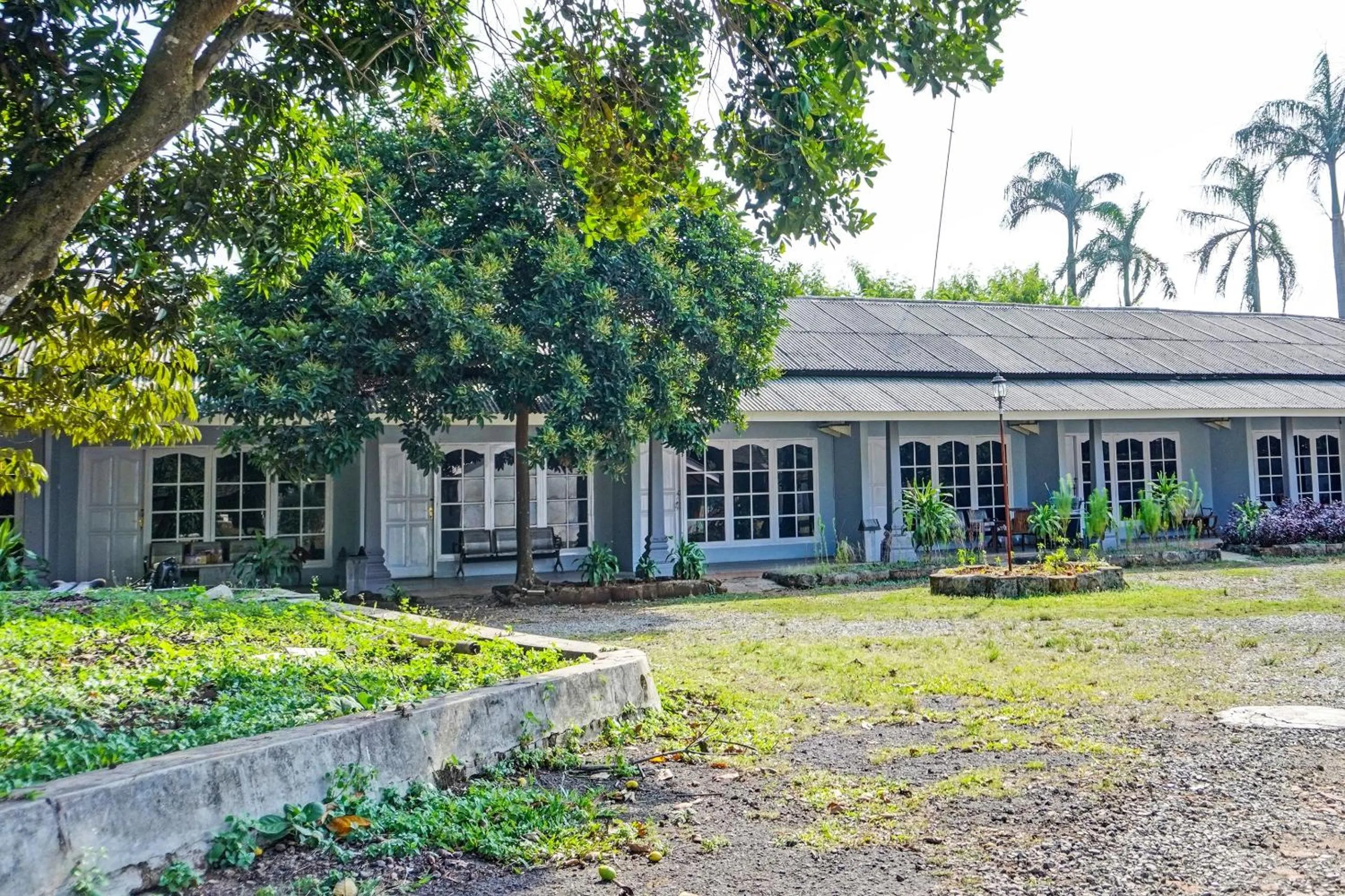 Facade/entrance in SPOT ON 91798 Hotel Grand Mutiara