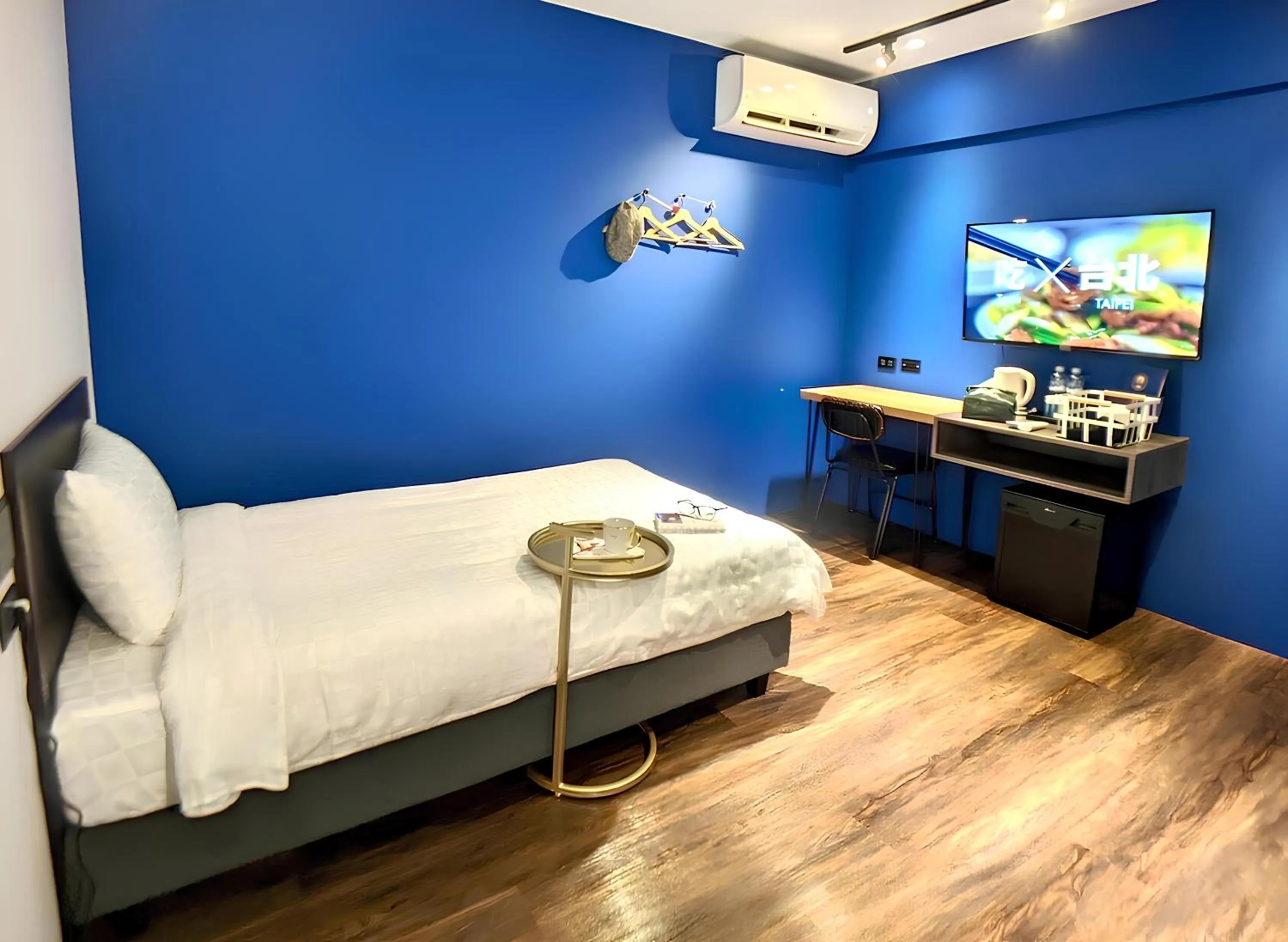 Bed in Journey Town Inn