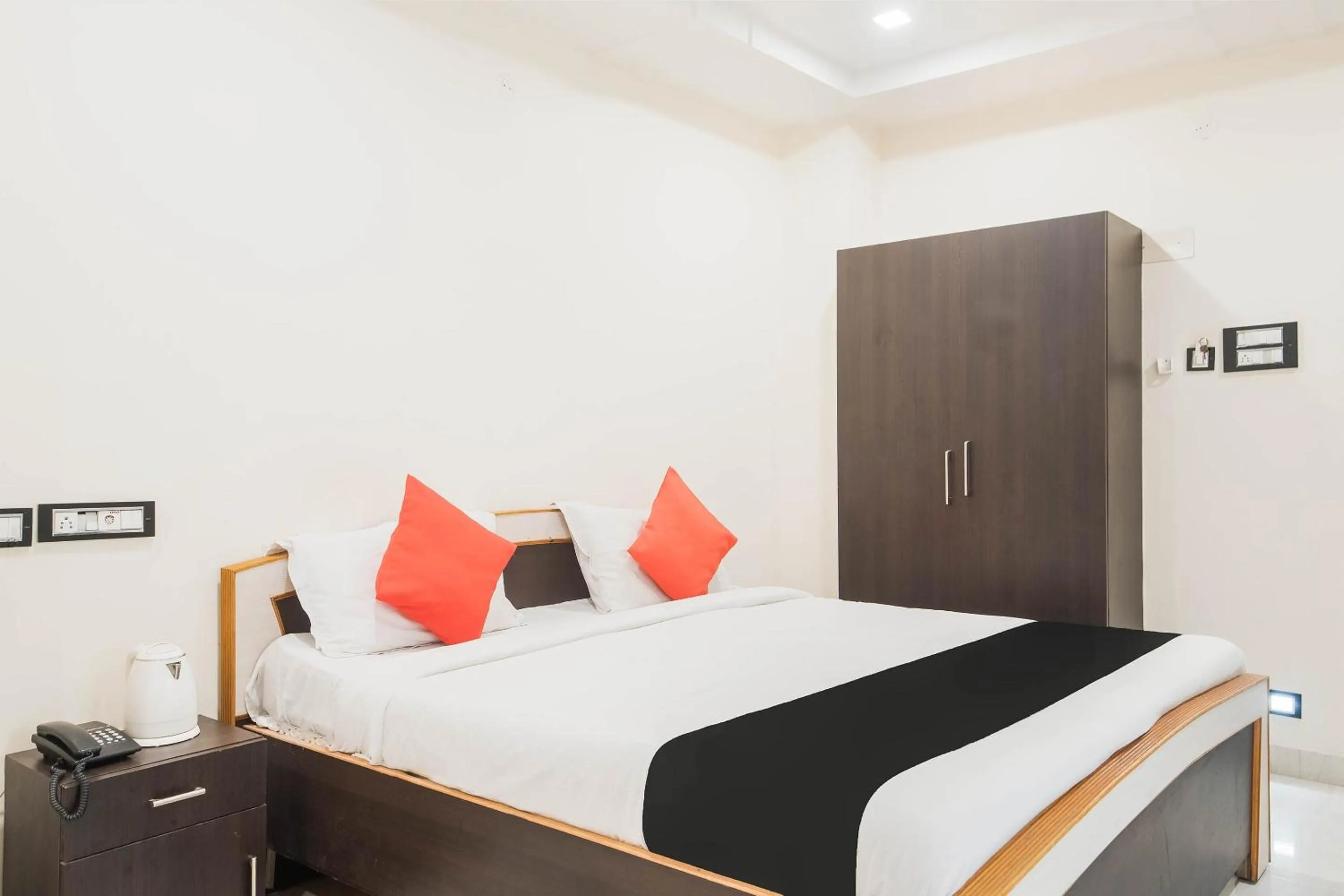 Bedroom, Bed in Capital O Aditya Grand