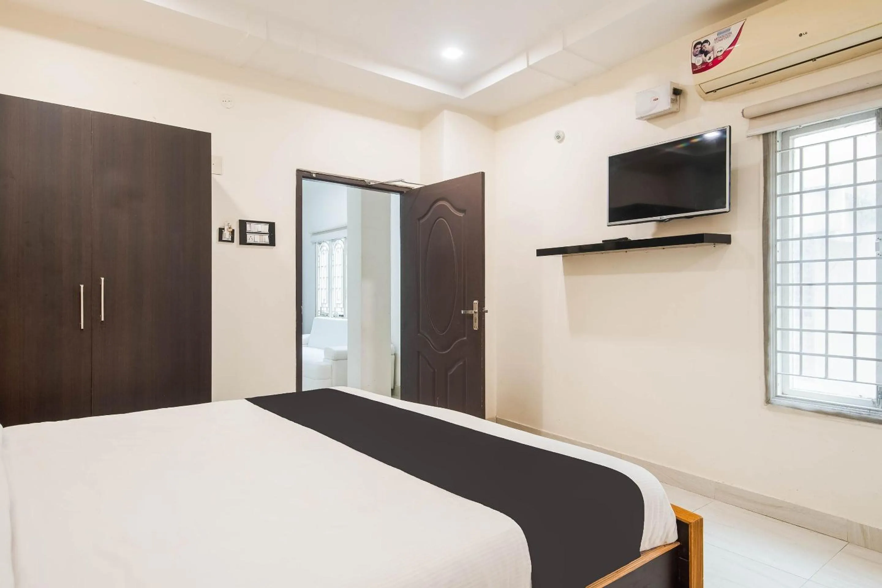 Bedroom, Bed in Capital O Aditya Grand