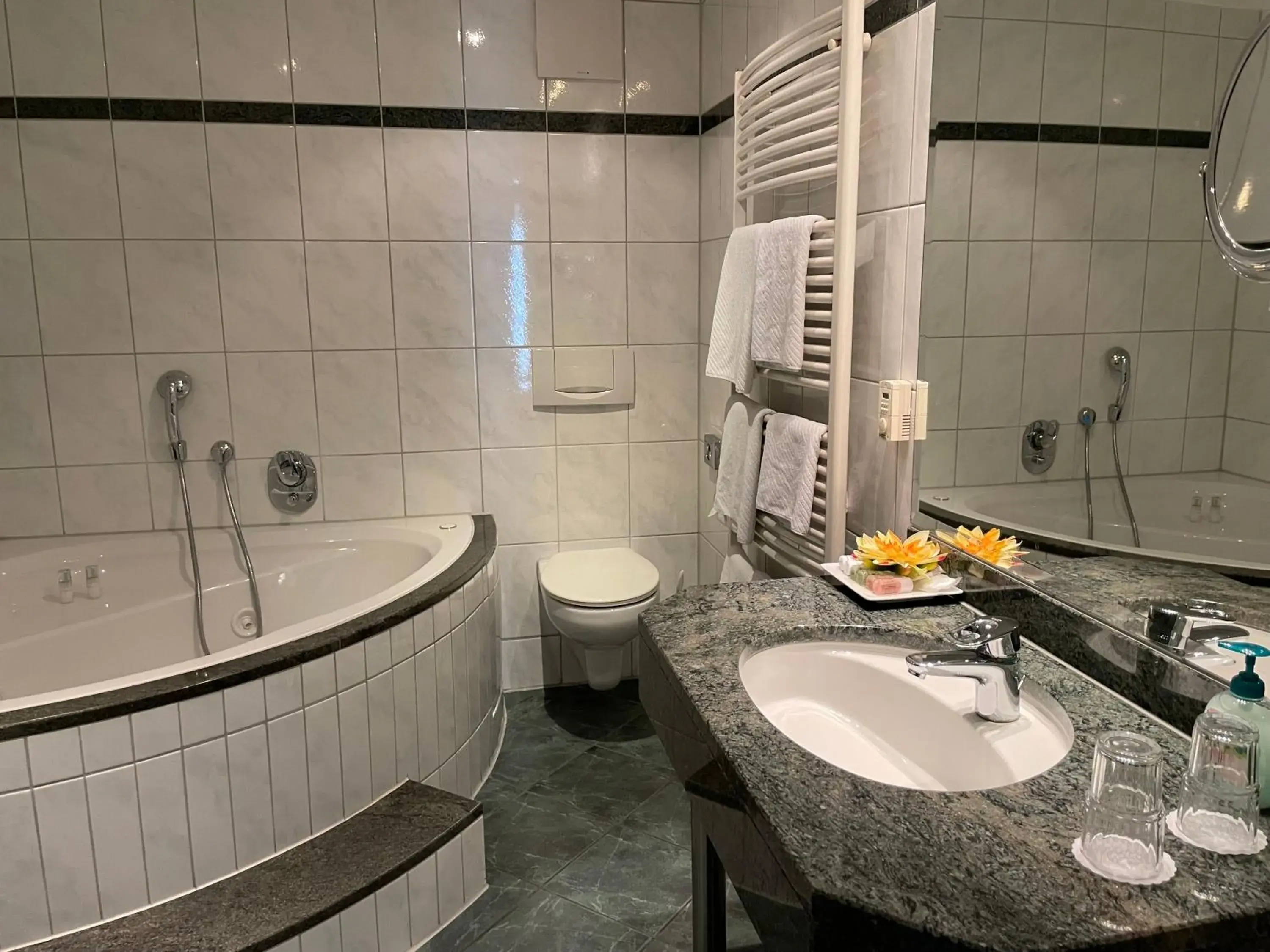 Comfort Room with Whirlpool - single occupancy in Hotel Ochsen Stuttgart Comfort Room with Whirlpool - single occupancy in Hotel Ochsen Stuttgart