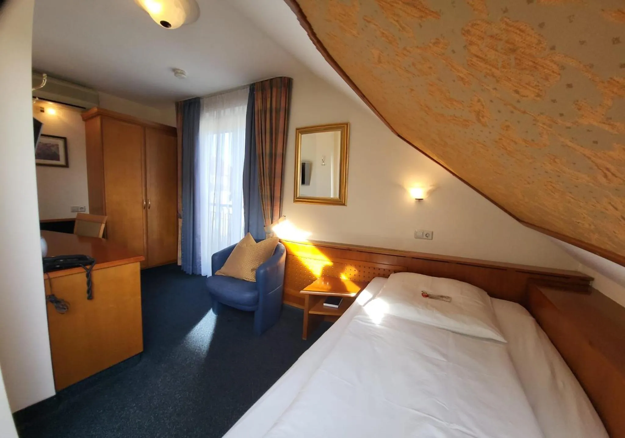 Photo of the whole room, Bed in Hotel Ochsen Stuttgart