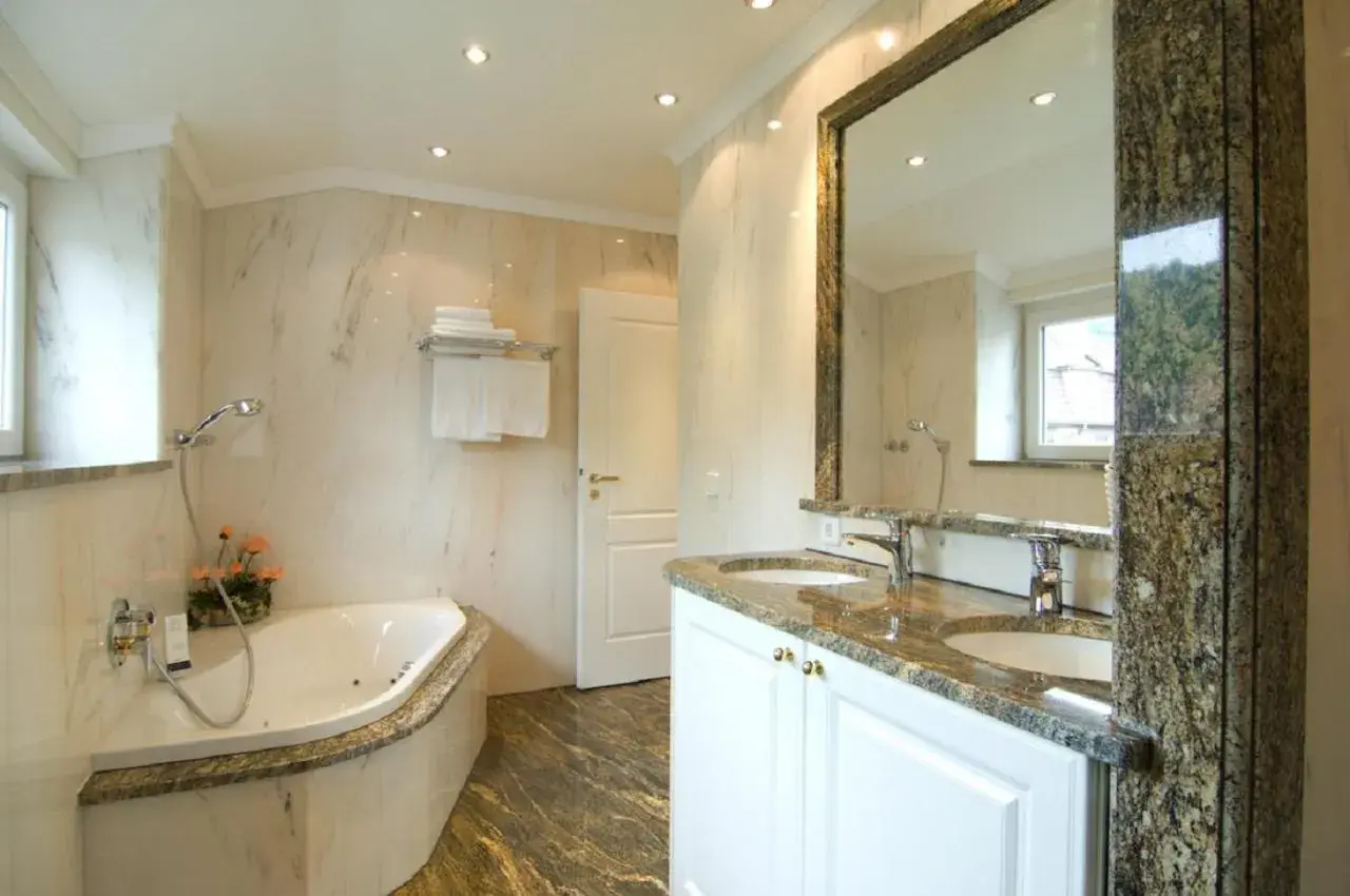 Deluxe Suite with Spa Bath - single occupancy in Hotel Ochsen Stuttgart Deluxe Suite with Spa Bath - single occupancy in Hotel Ochsen Stuttgart