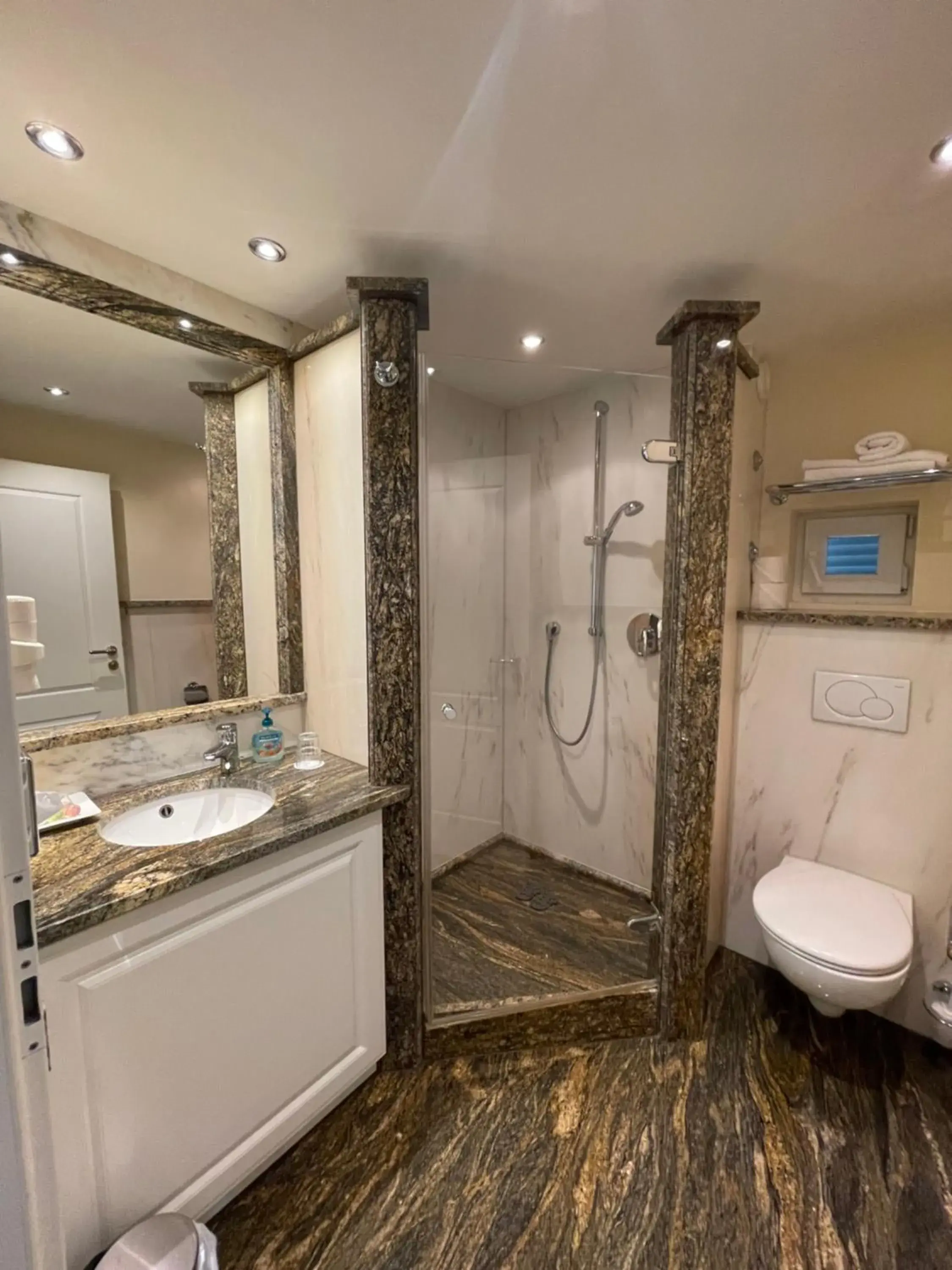 Elegance Double Room - single occupancy in Hotel Ochsen Stuttgart Elegance Double Room - single occupancy in Hotel Ochsen Stuttgart