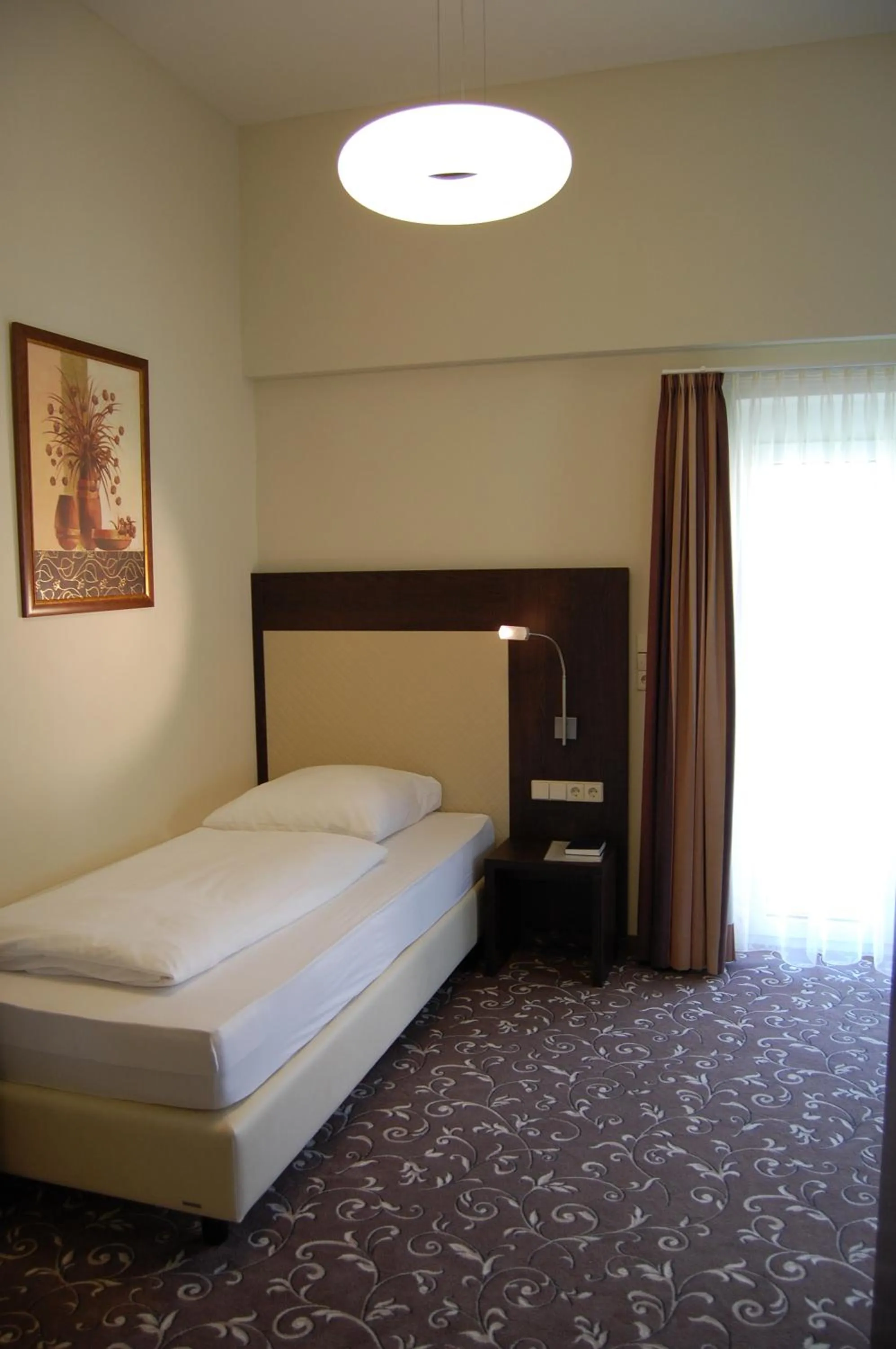 Photo of the whole room, Bed in Hotel Ochsen Stuttgart