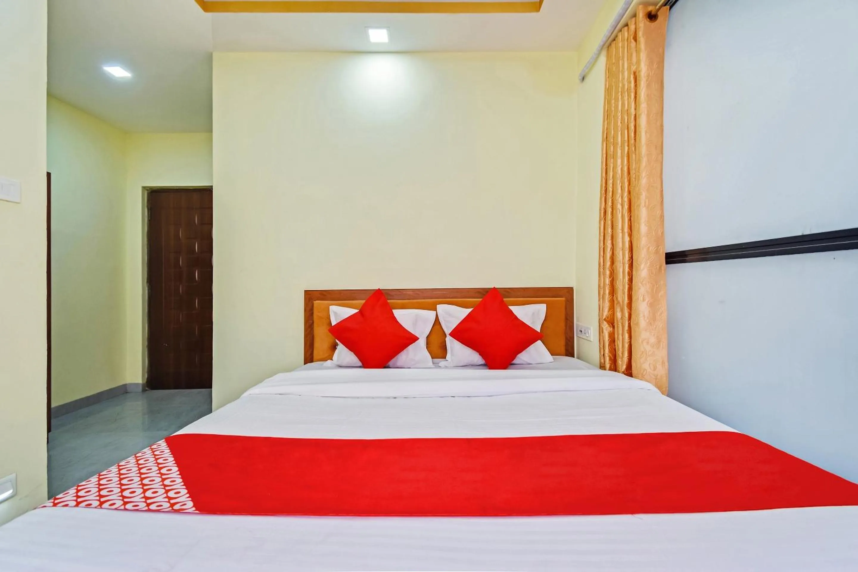 Bedroom, Bed in Hotel O Om Shanti Palace