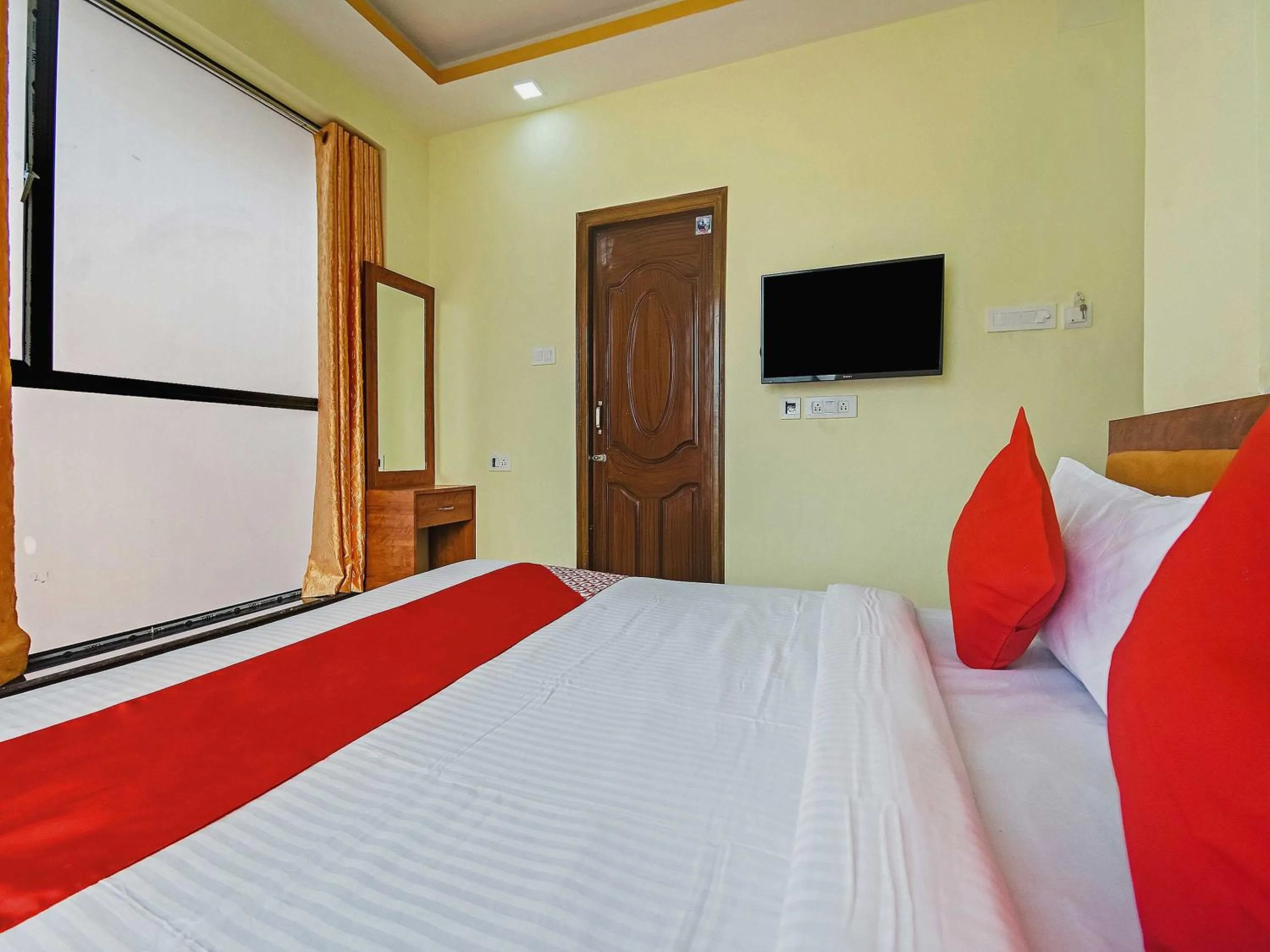 Bedroom, Bed in Hotel O Om Shanti Palace