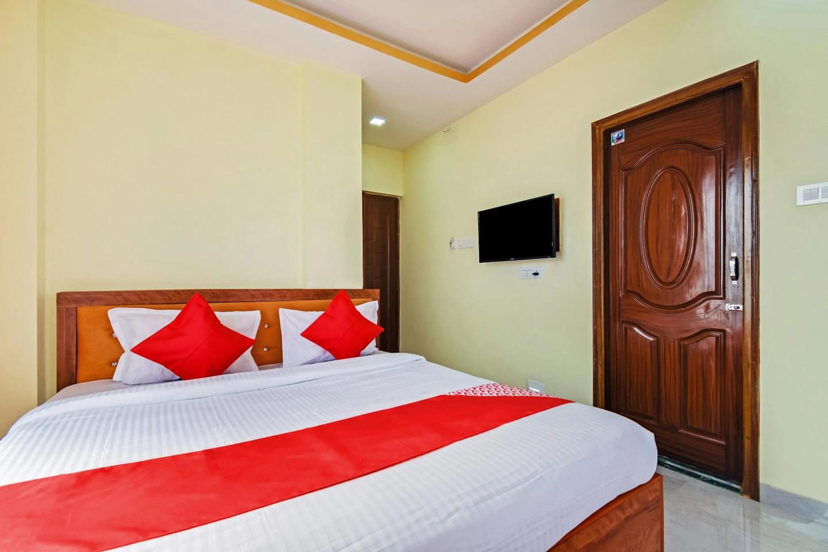 Bedroom, Bed in Hotel O Om Shanti Palace