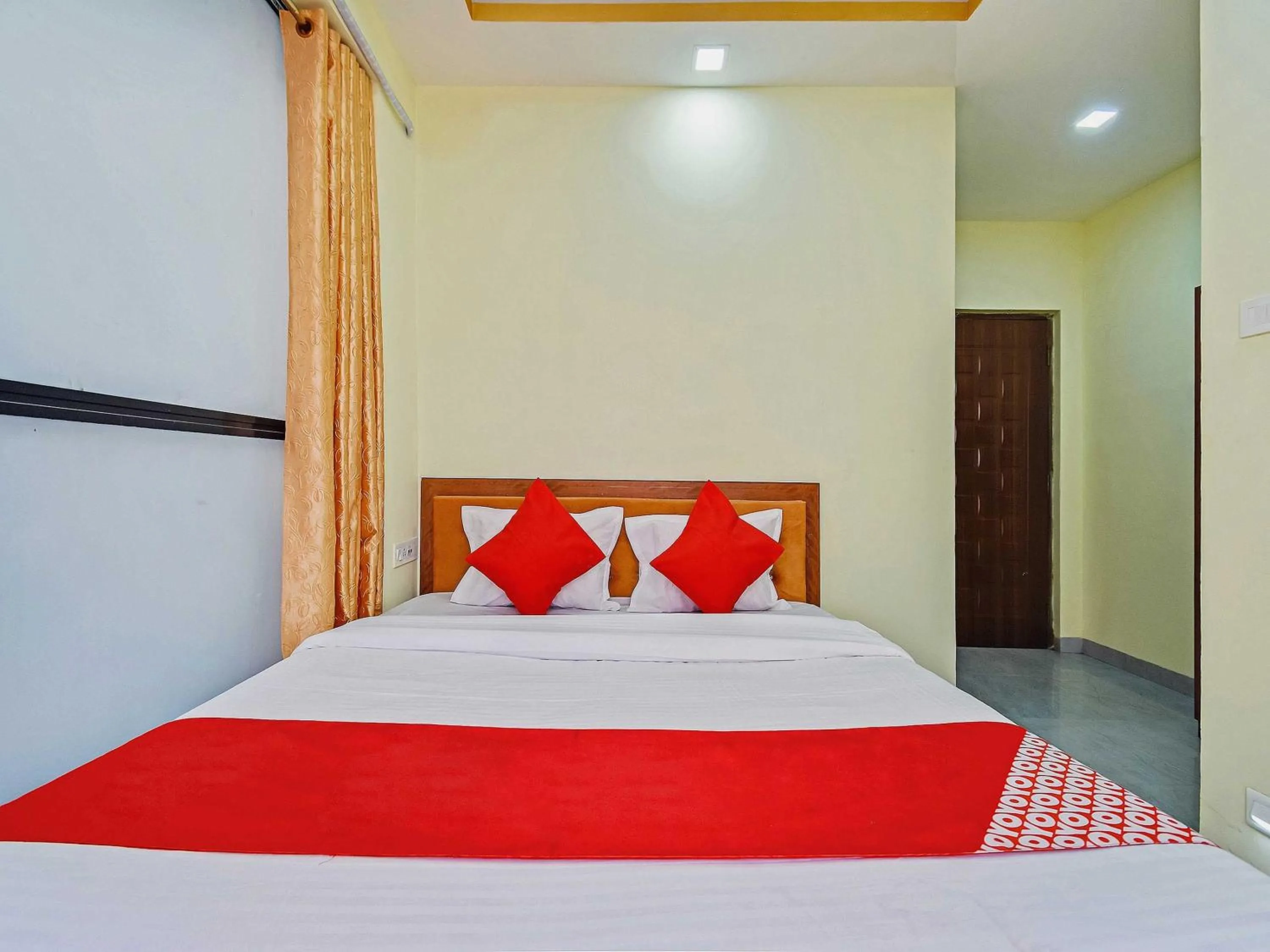 Bedroom, Bed in Hotel O Om Shanti Palace