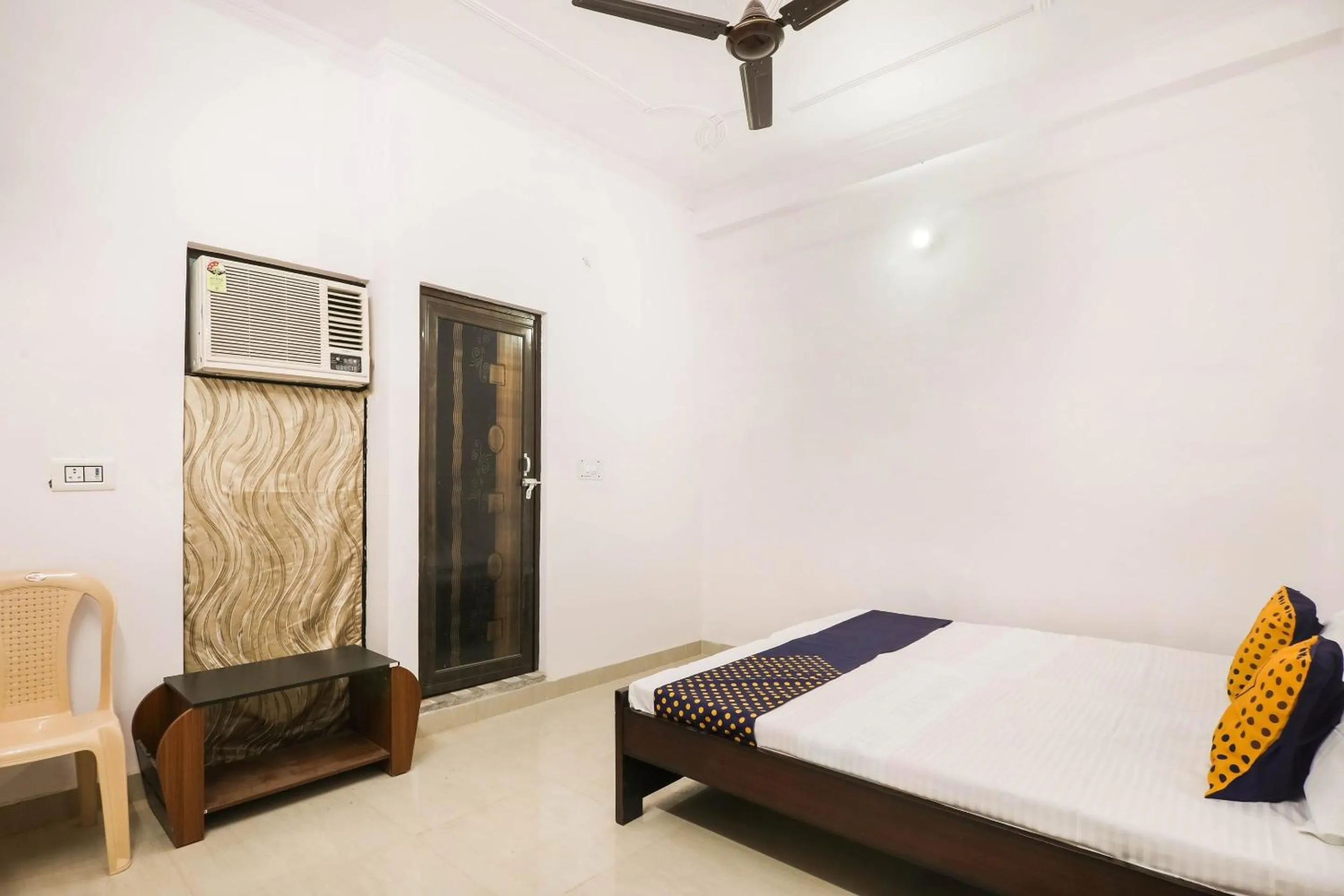 Lobby or reception, Bed in SPOT ON 76421 Kuldeep Inn