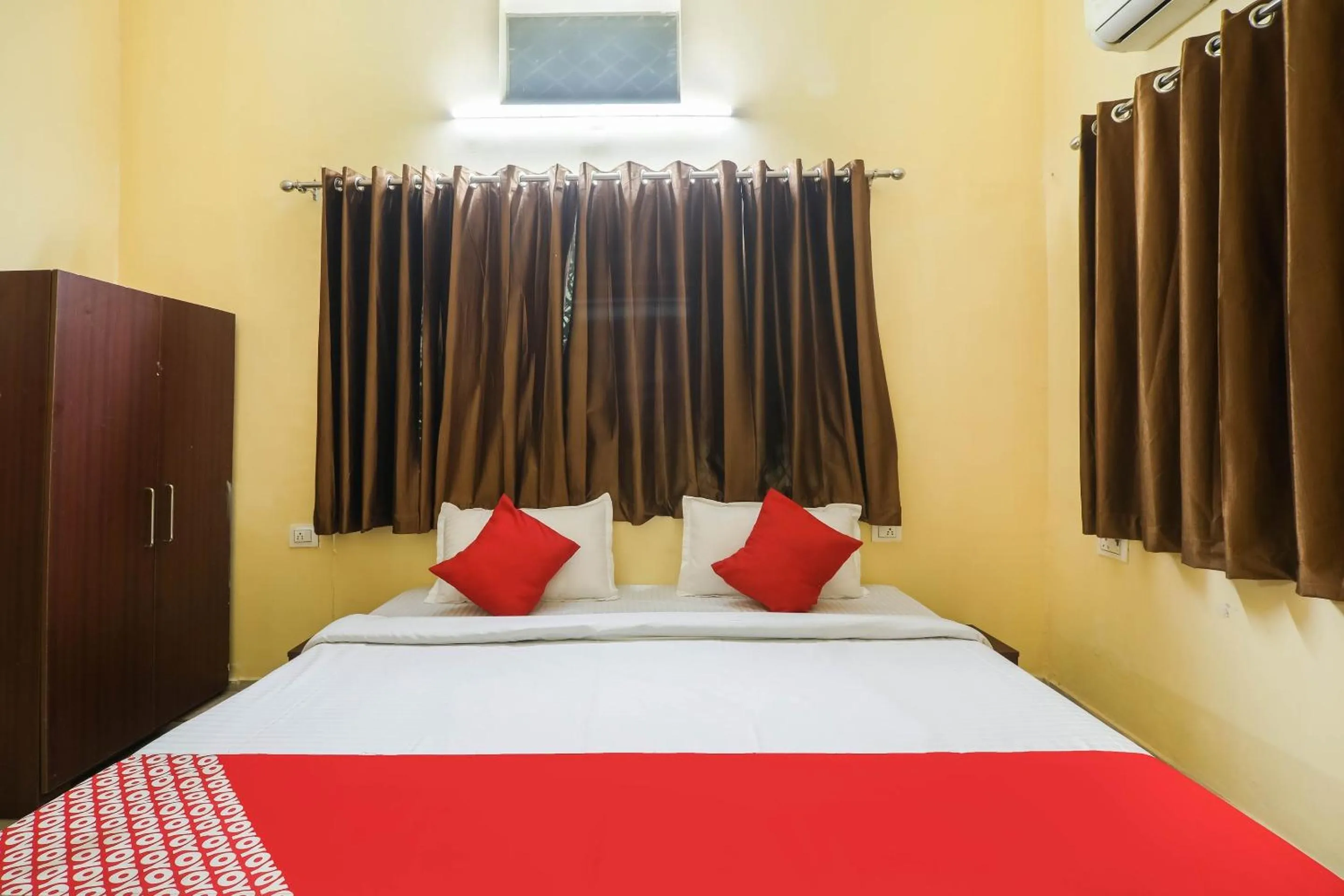 Bedroom in Hotel O Laavin Inn Near Gomti Riverfront Park