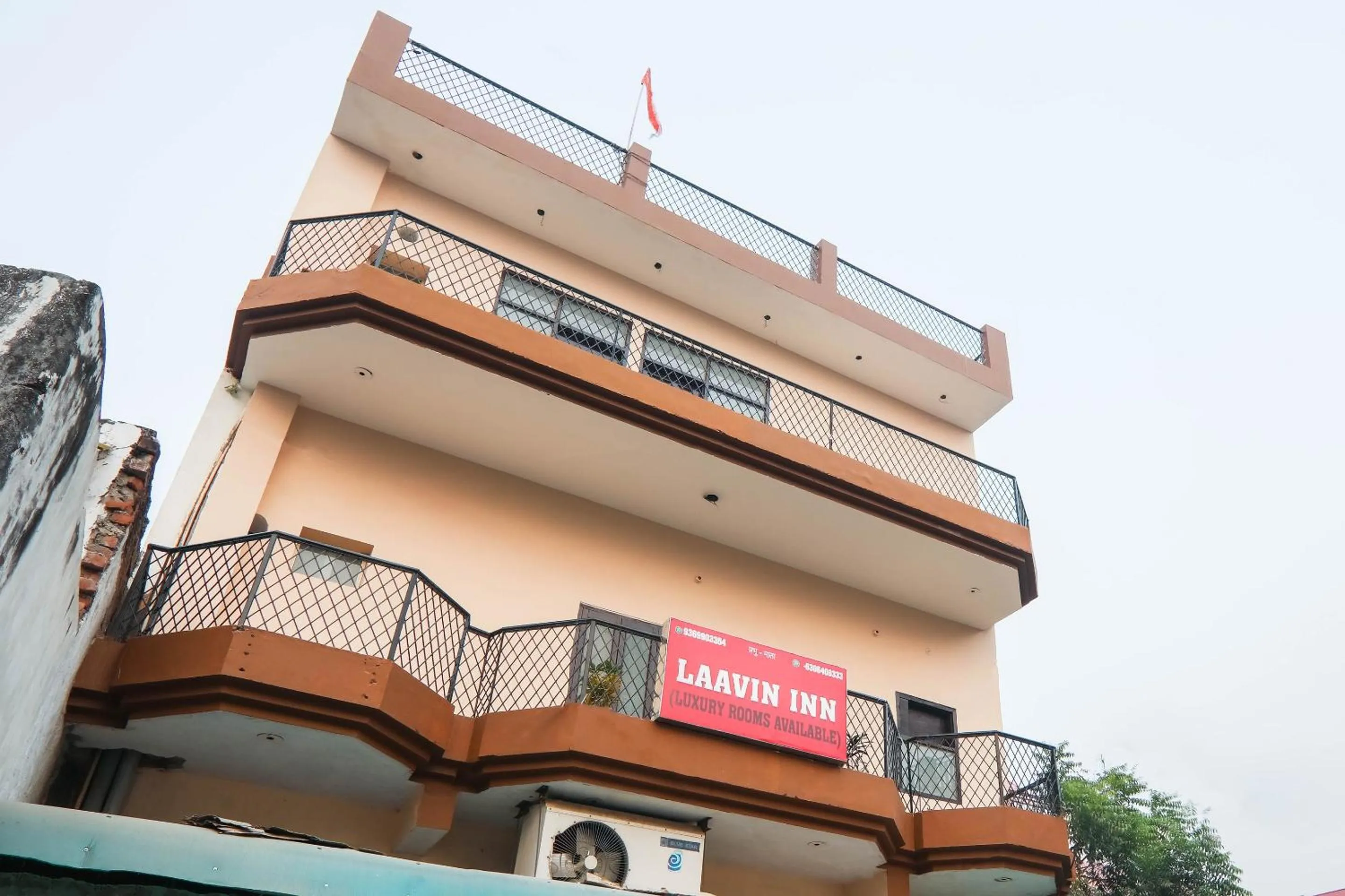 Facade/entrance in Hotel O Laavin Inn Near Gomti Riverfront Park
