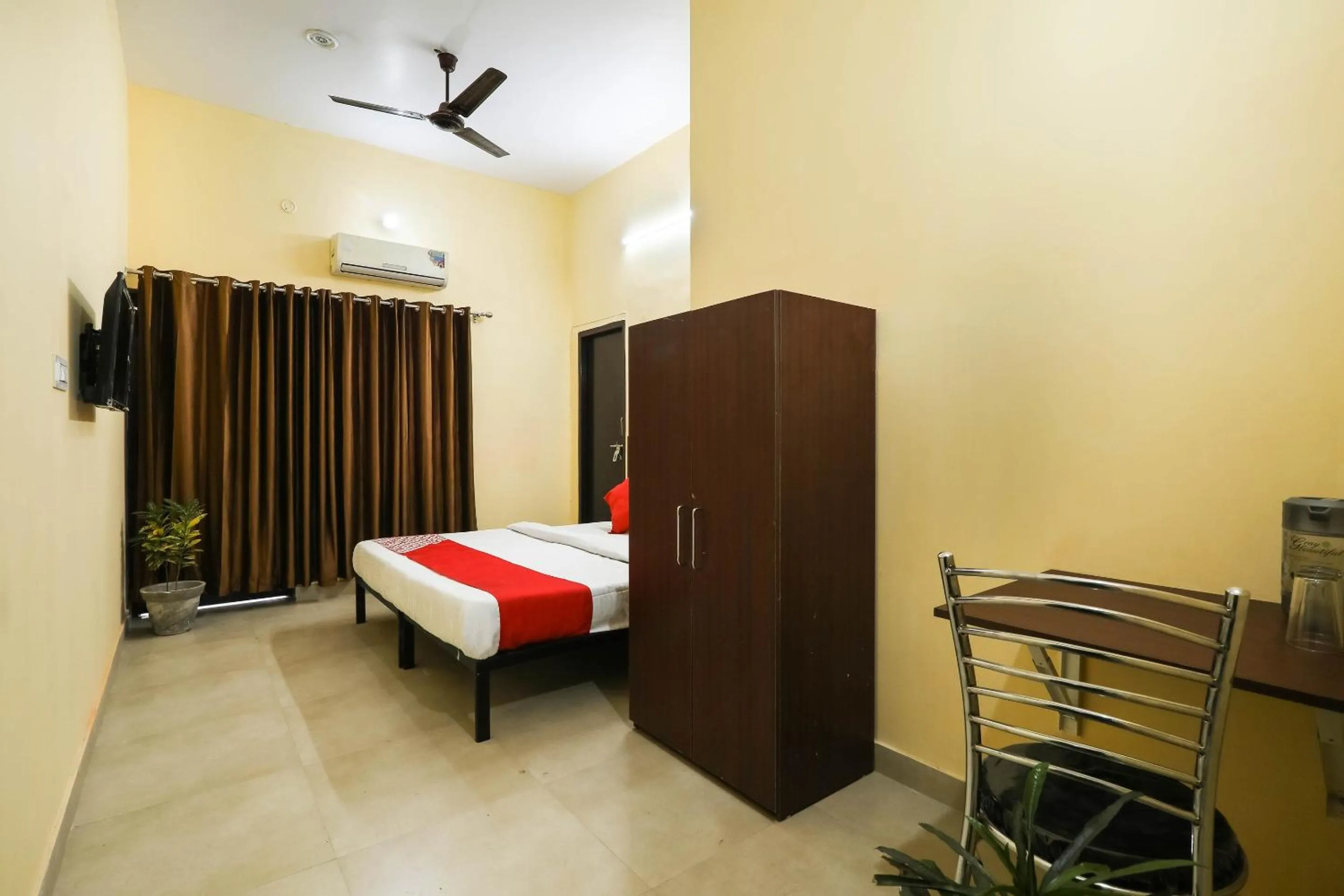 Bedroom in Hotel O Laavin Inn Near Gomti Riverfront Park