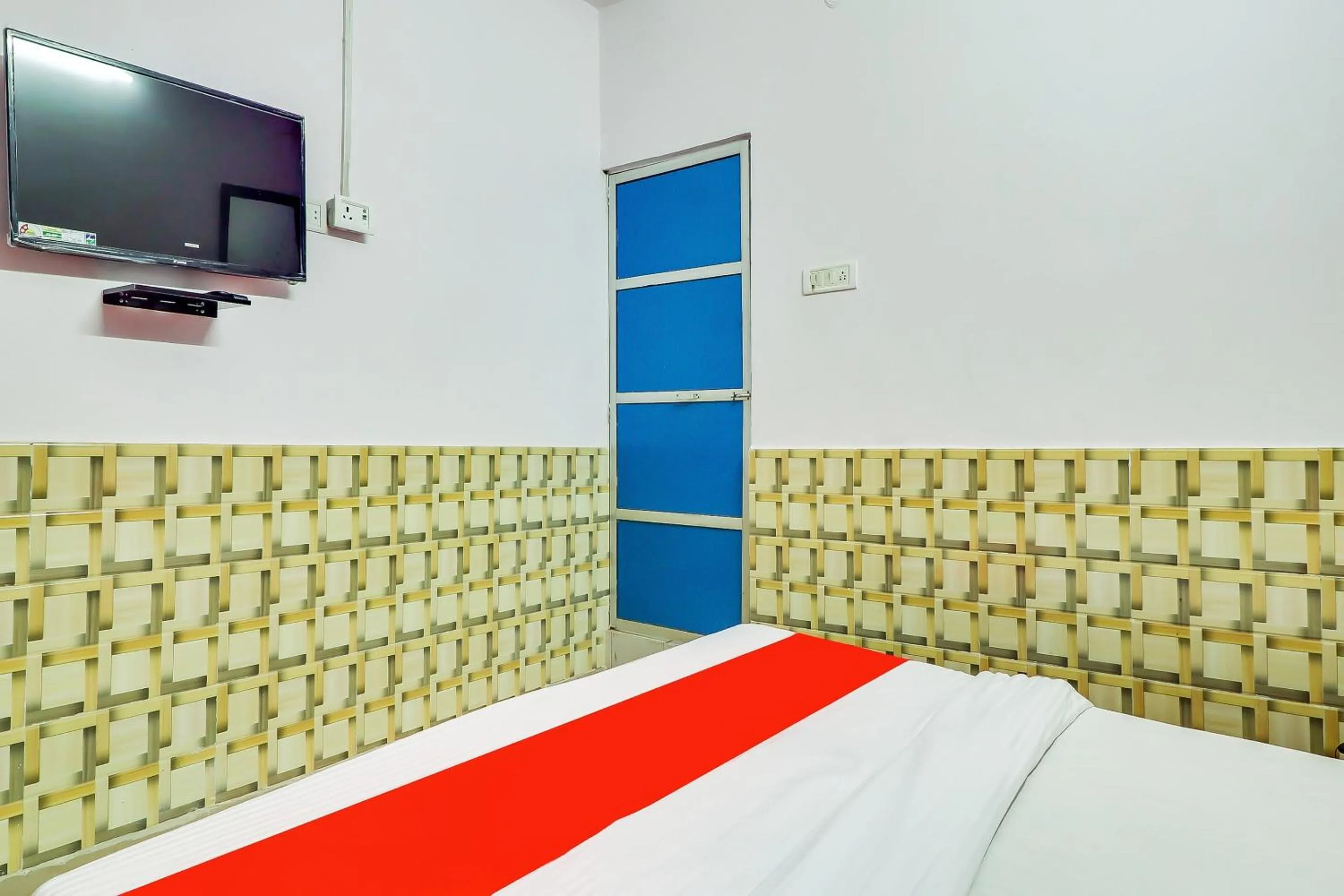 Bedroom, Bed in Super Hotel O Dolphin