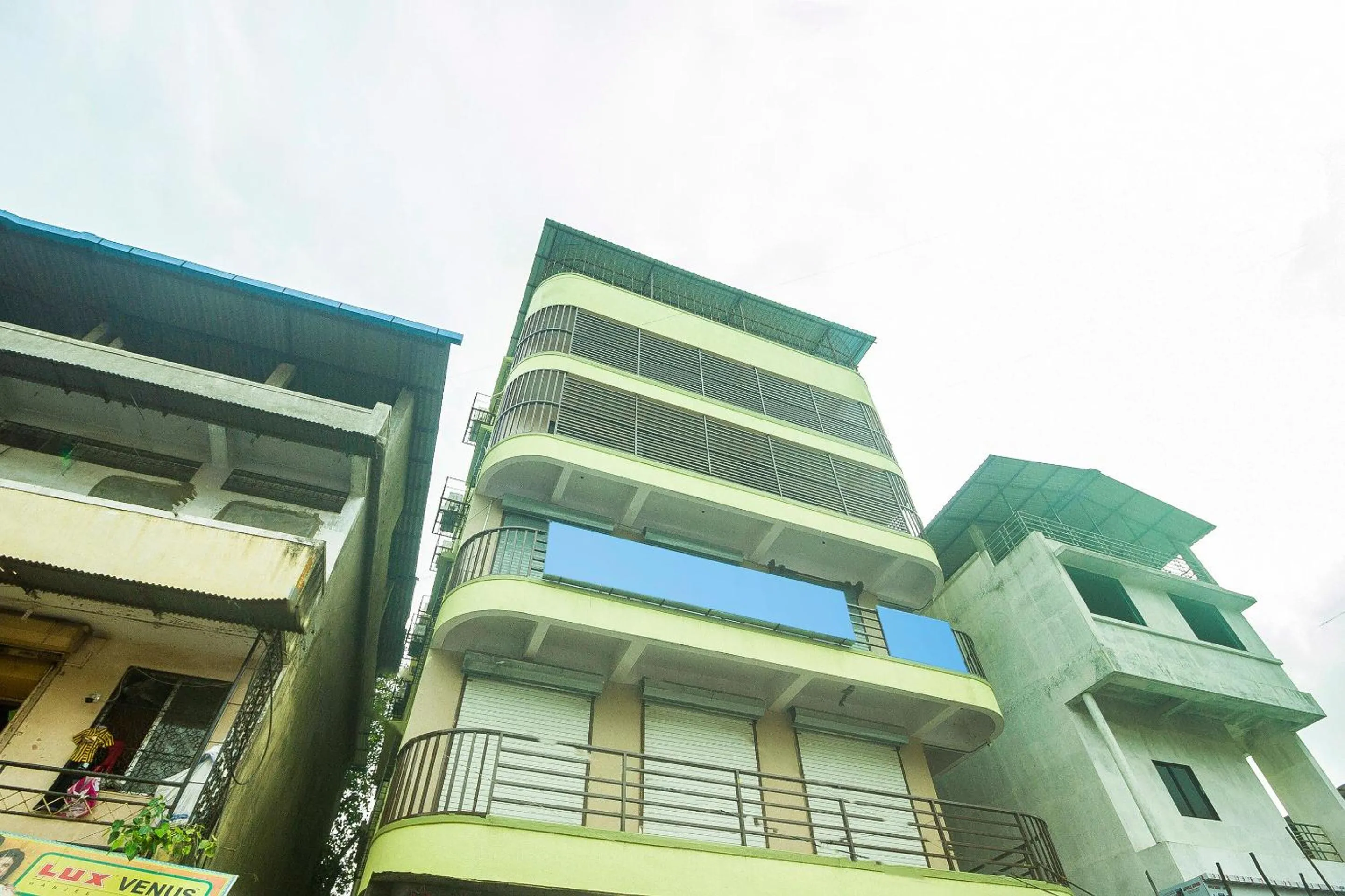 Facade/entrance in Hotel O Samrat Palace
