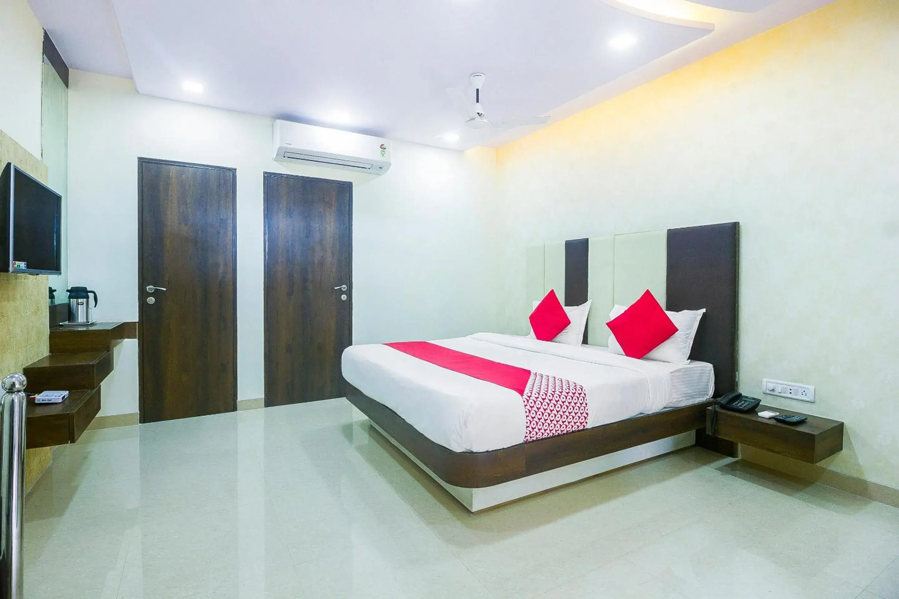 Classic Triple Room - single occupancy in Hotel O Samrat Palace Classic Triple Room - single occupancy in Hotel O Samrat Palace