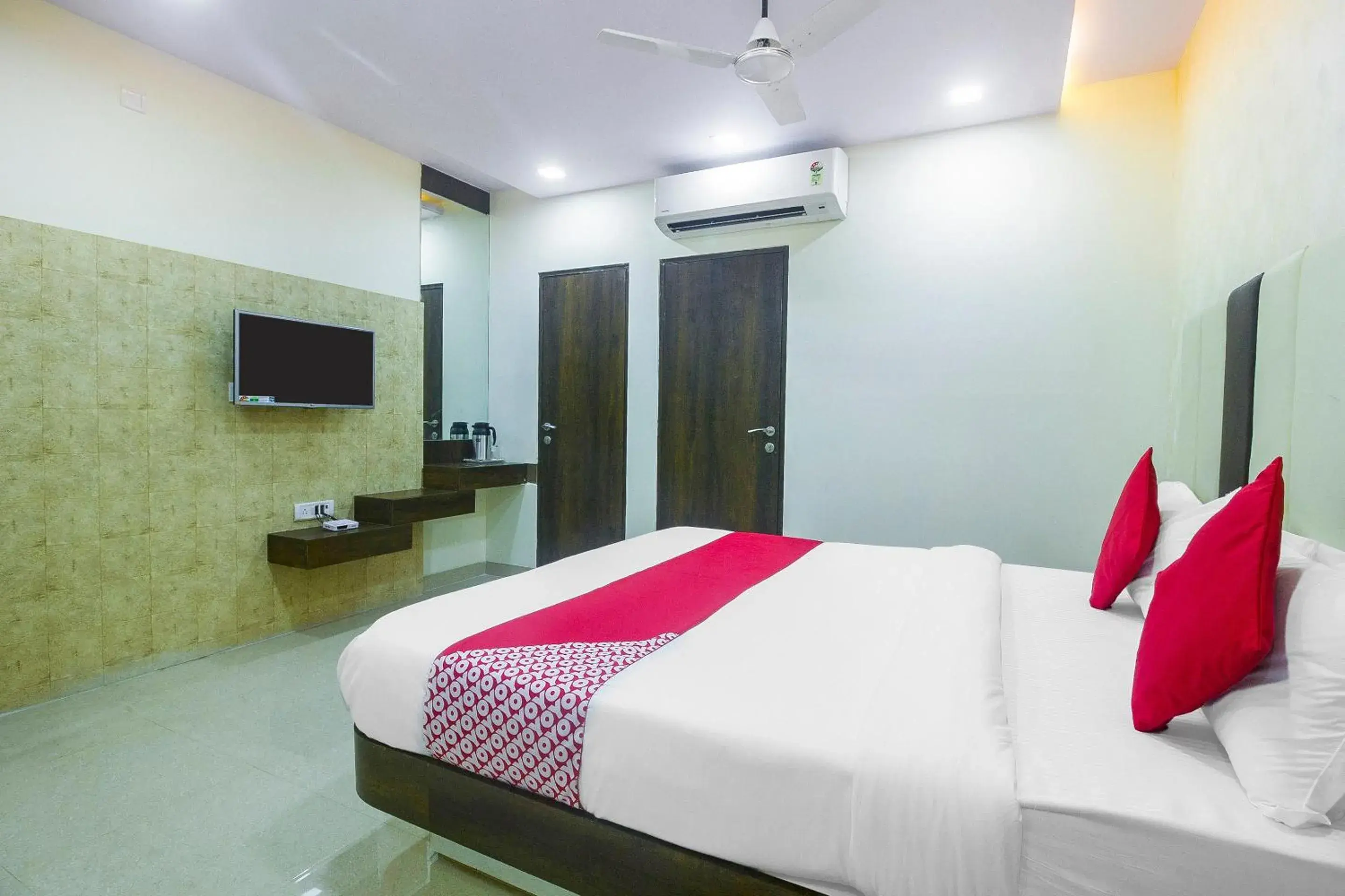 Bedroom, Bed in Hotel O Samrat Palace Bedroom, Bed in Hotel O Samrat Palace