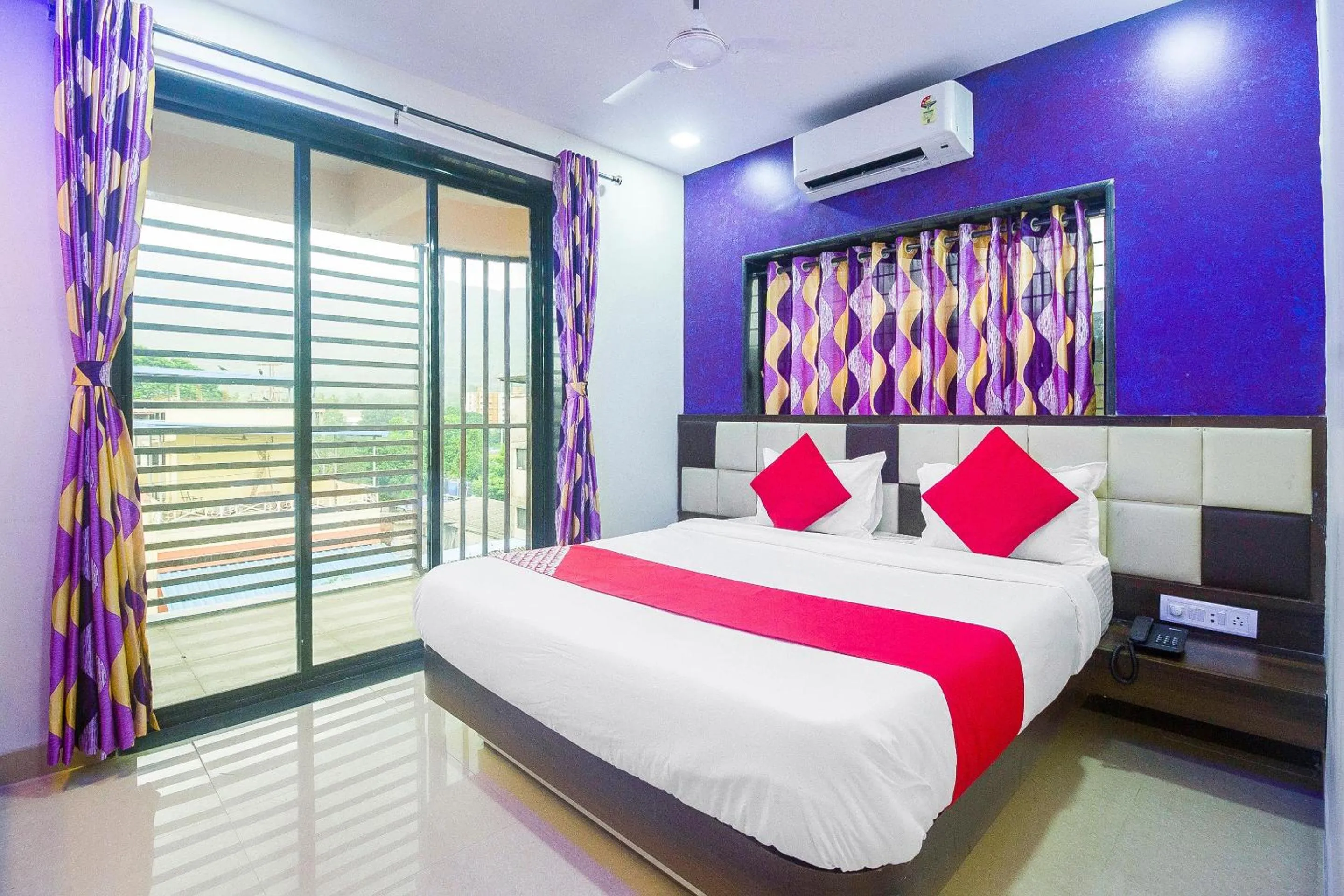 Bedroom, Bed in Hotel O Samrat Palace